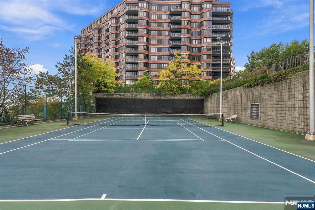 200 Winston Drive L14