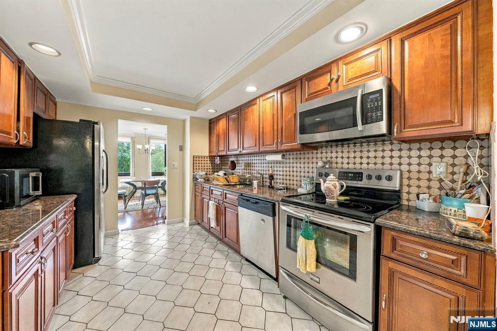 200 Winston Drive L14