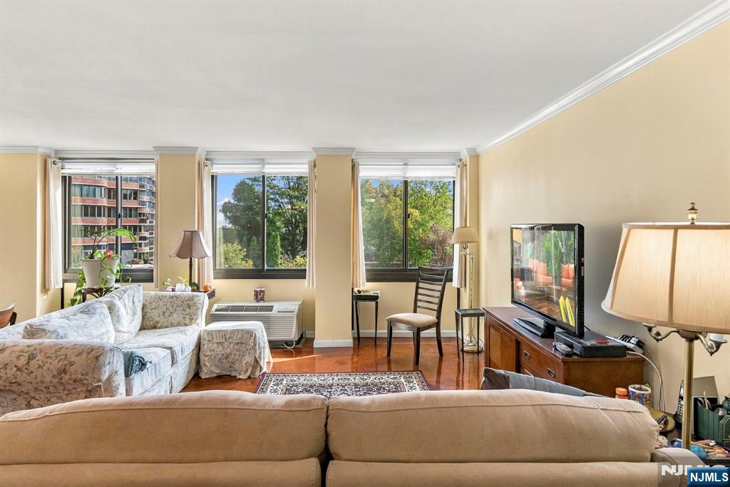 200 Winston Drive L14