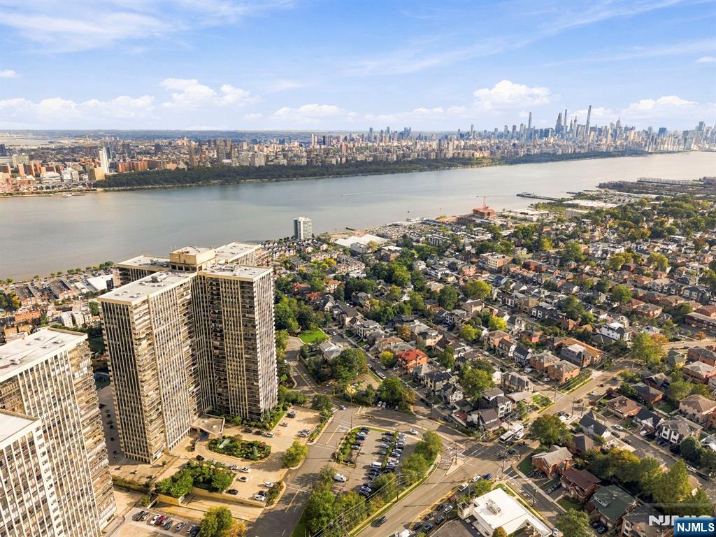200 Winston Drive L14