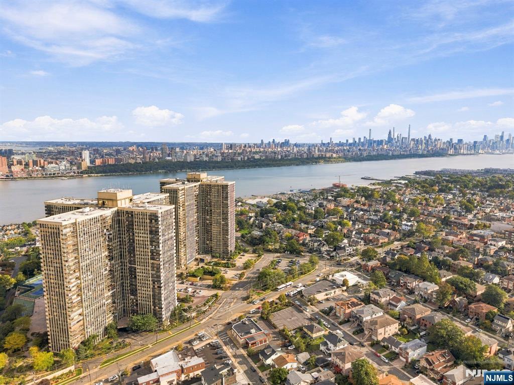 200 Winston Drive L14