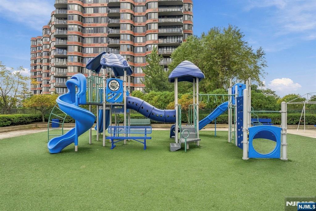 200 Winston Drive L14