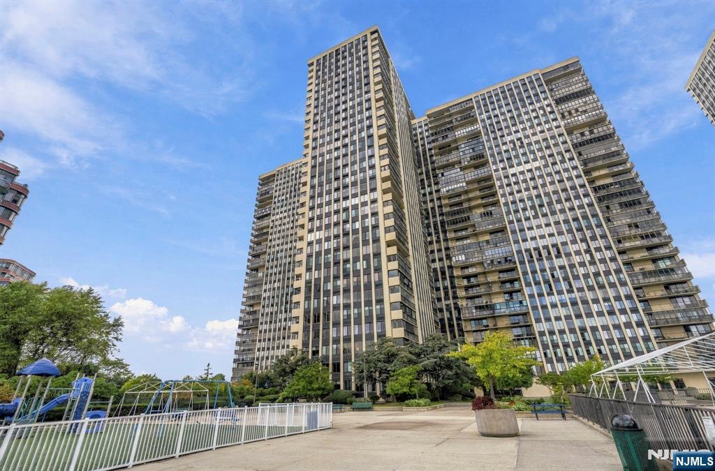 200 Winston Drive L14