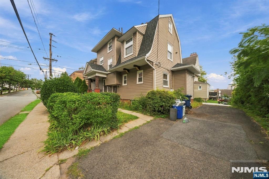 44 Vanderbeck Place