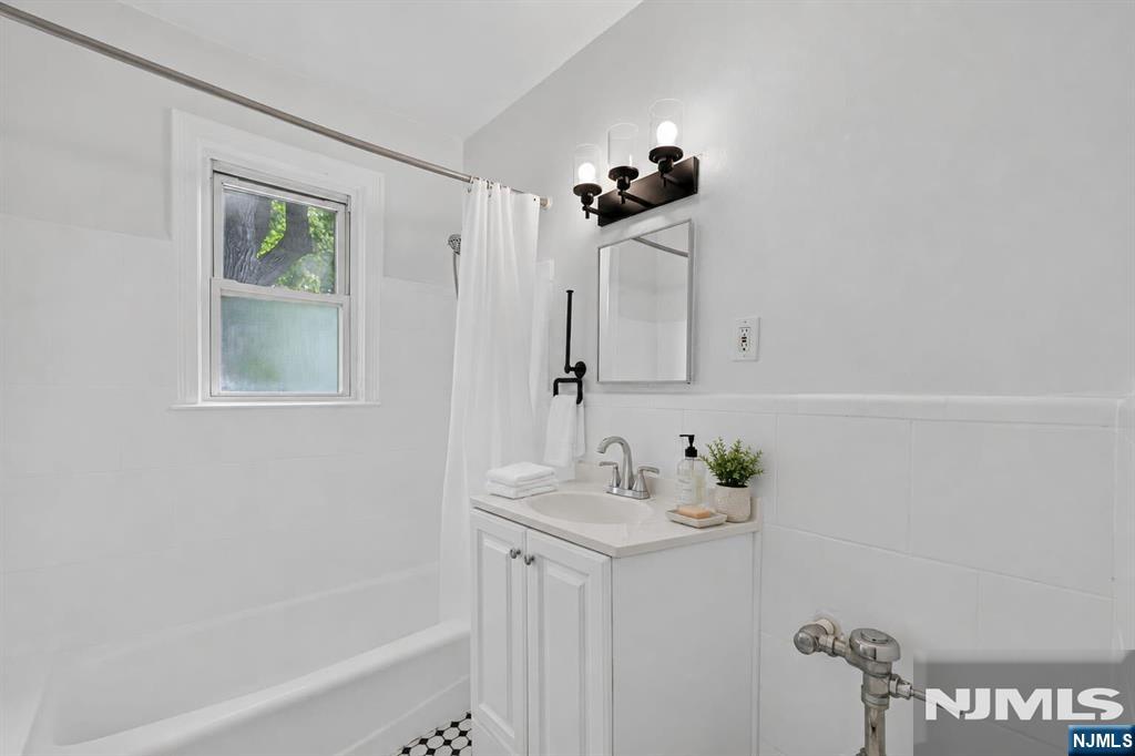 140 W Englewood Avenue #5B