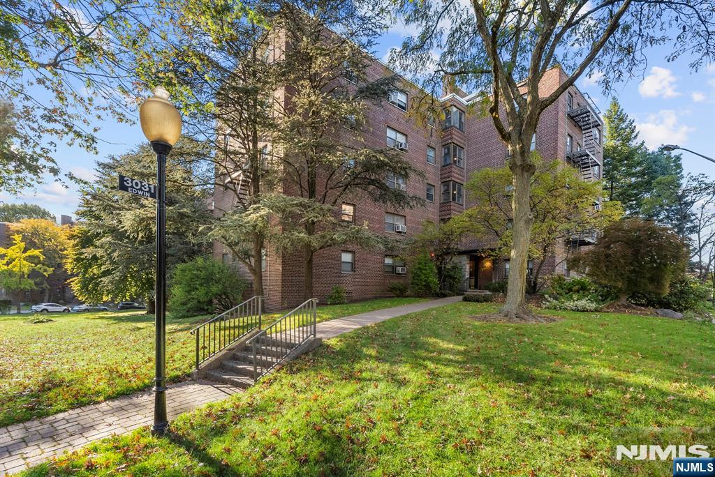 3031 Edwin Avenue 1C