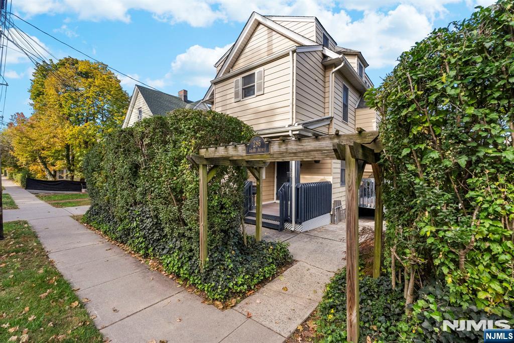 286 Grand Avenue 2