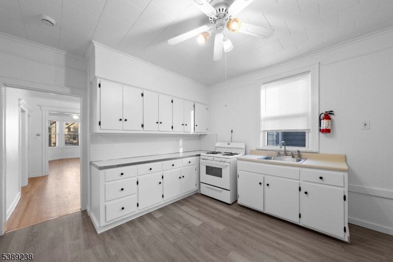 42 Lawrence St 2