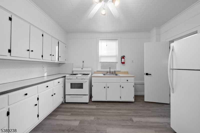 42 Lawrence St 2