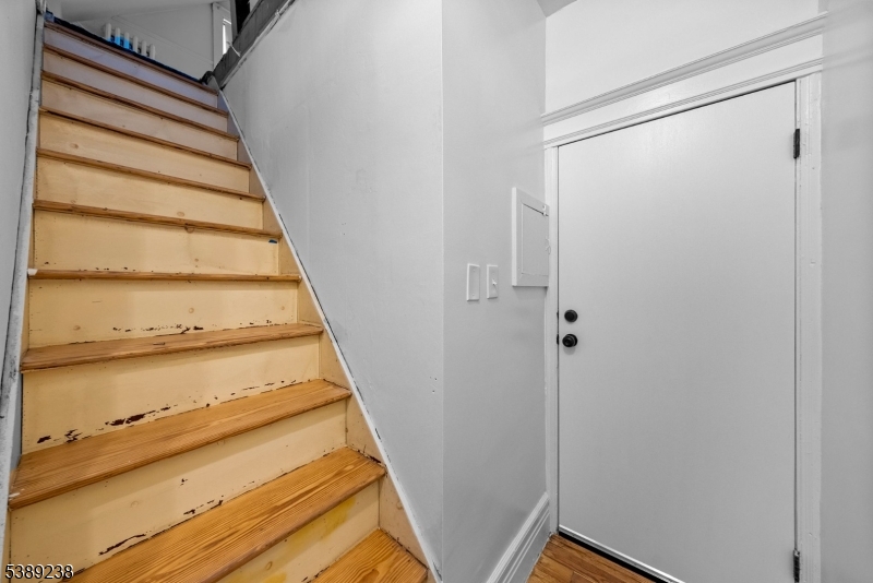 42 Lawrence St 2