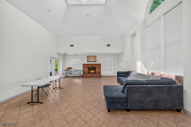 121 Country Club-10 10