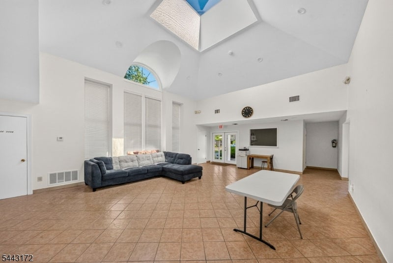 121 Country Club-10 10