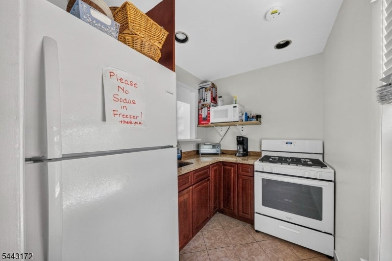 121 Country Club-10 10