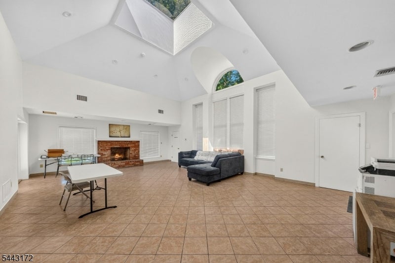 121 Country Club-10 10
