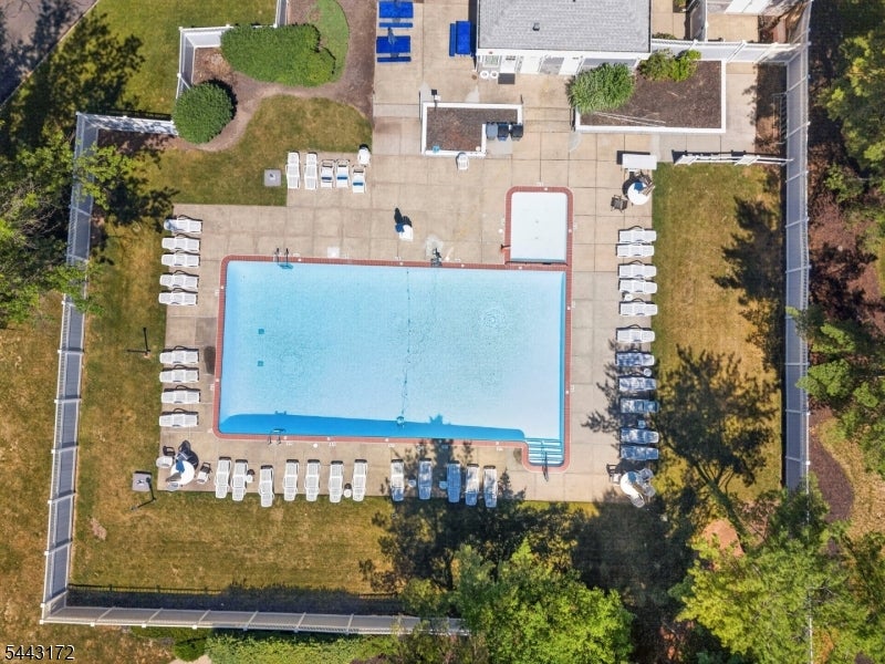 121 Country Club-10 10