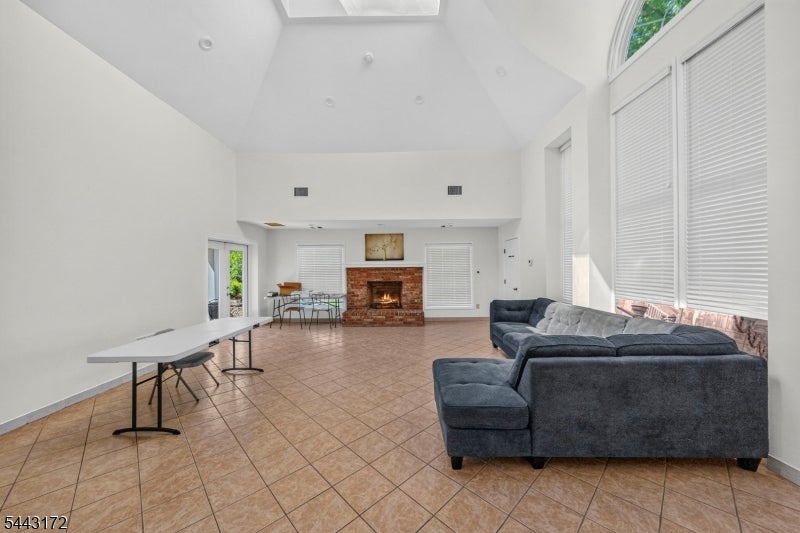 121 Country Club-10 10