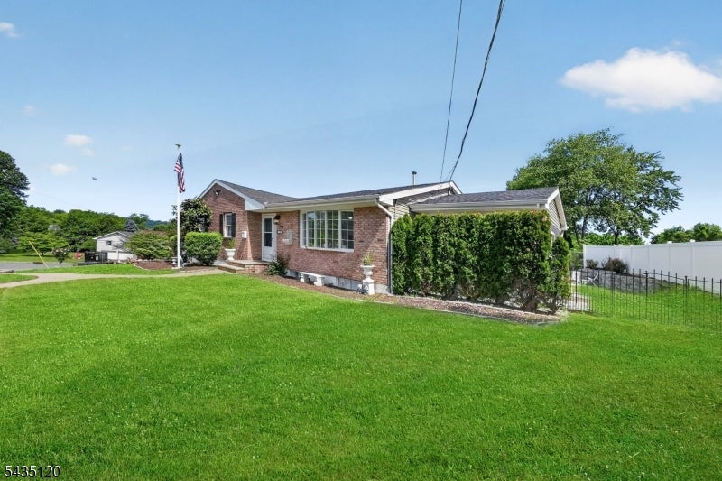 840 Lopatcong St