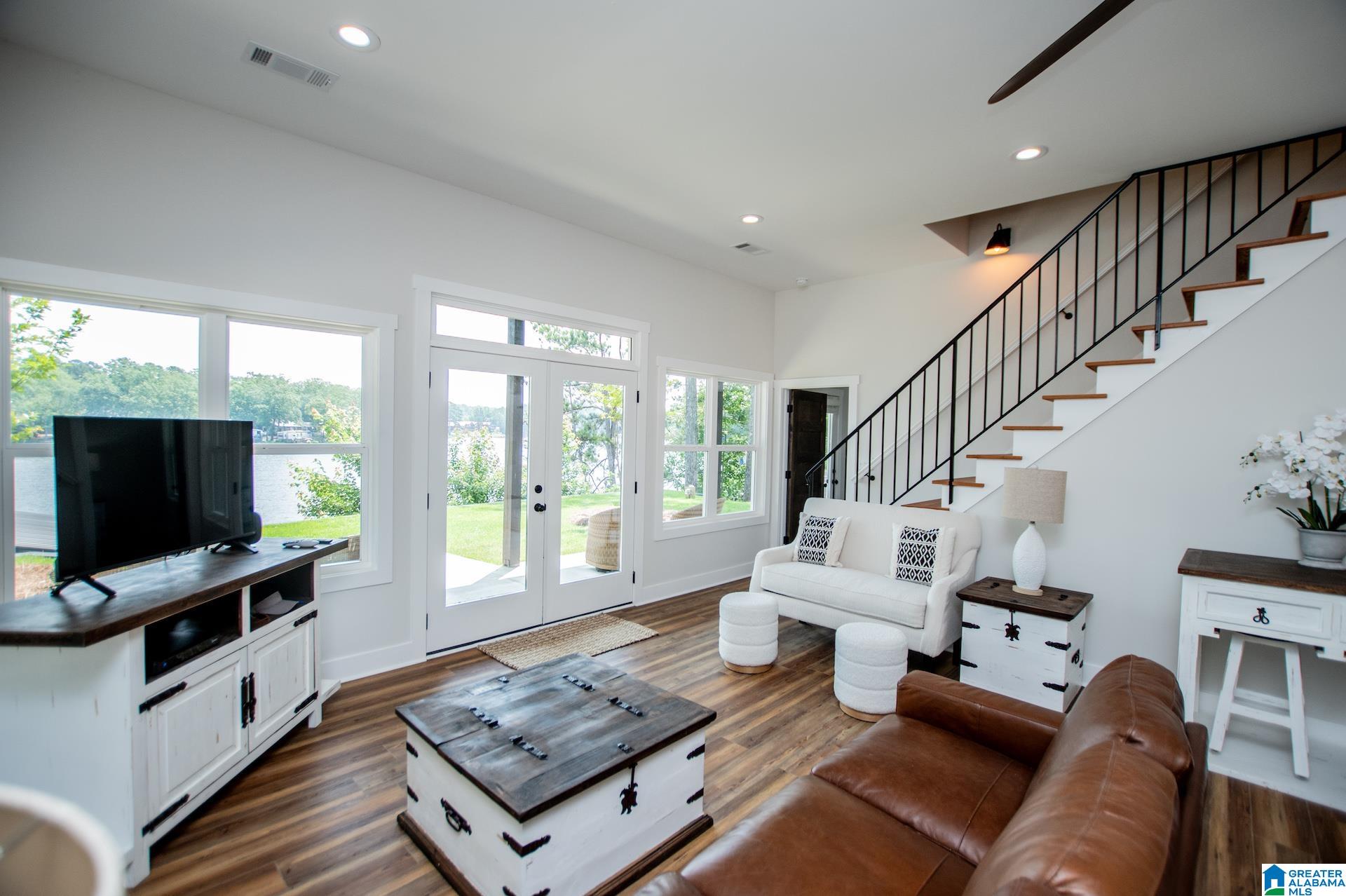 423 PINEYWOODS DRIVE