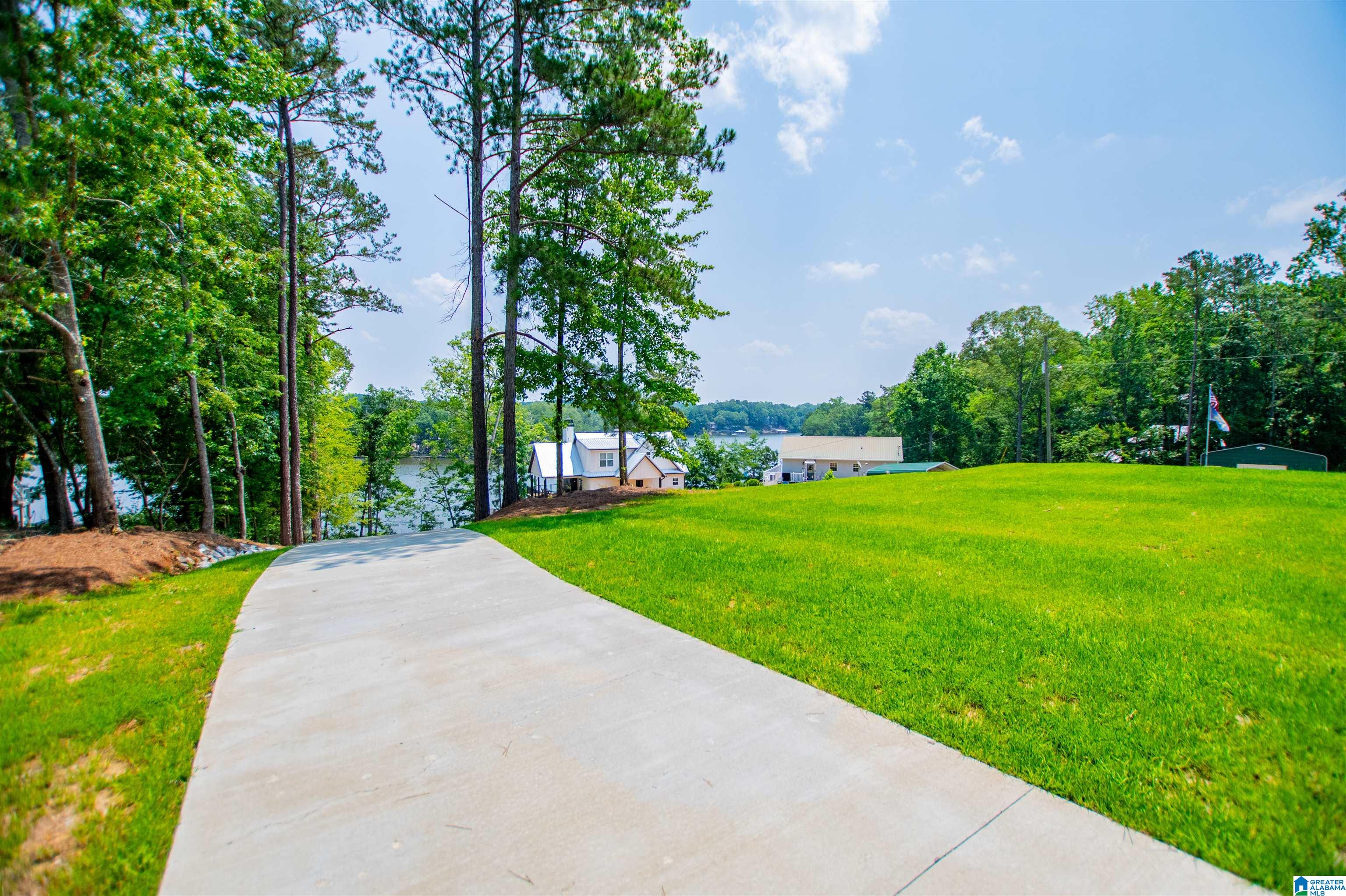 423 PINEYWOODS DRIVE