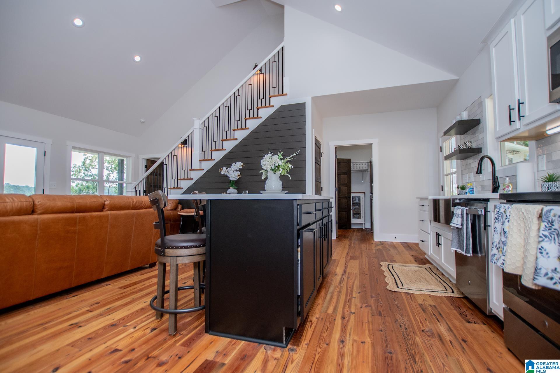 423 PINEYWOODS DRIVE