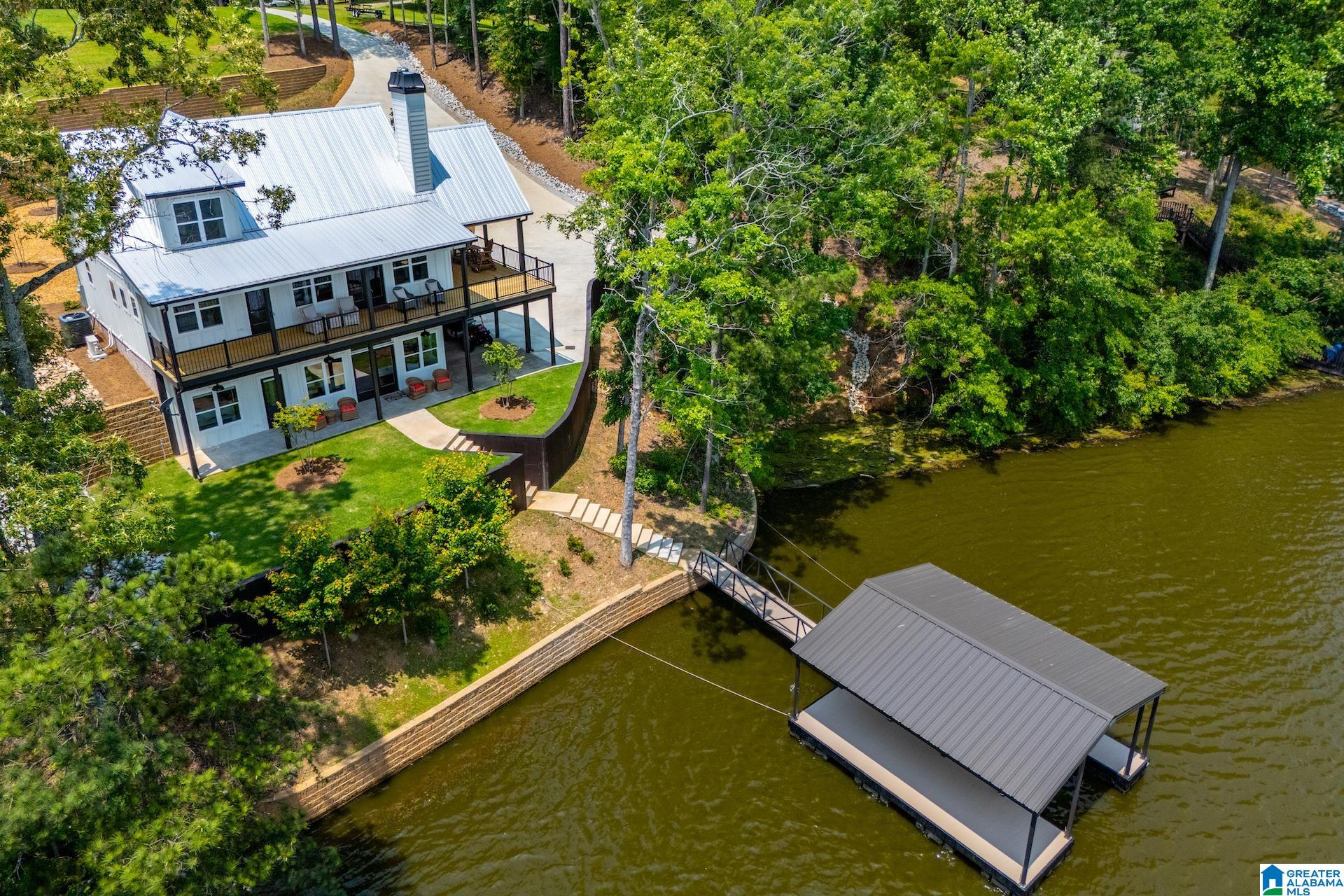 423 PINEYWOODS DRIVE