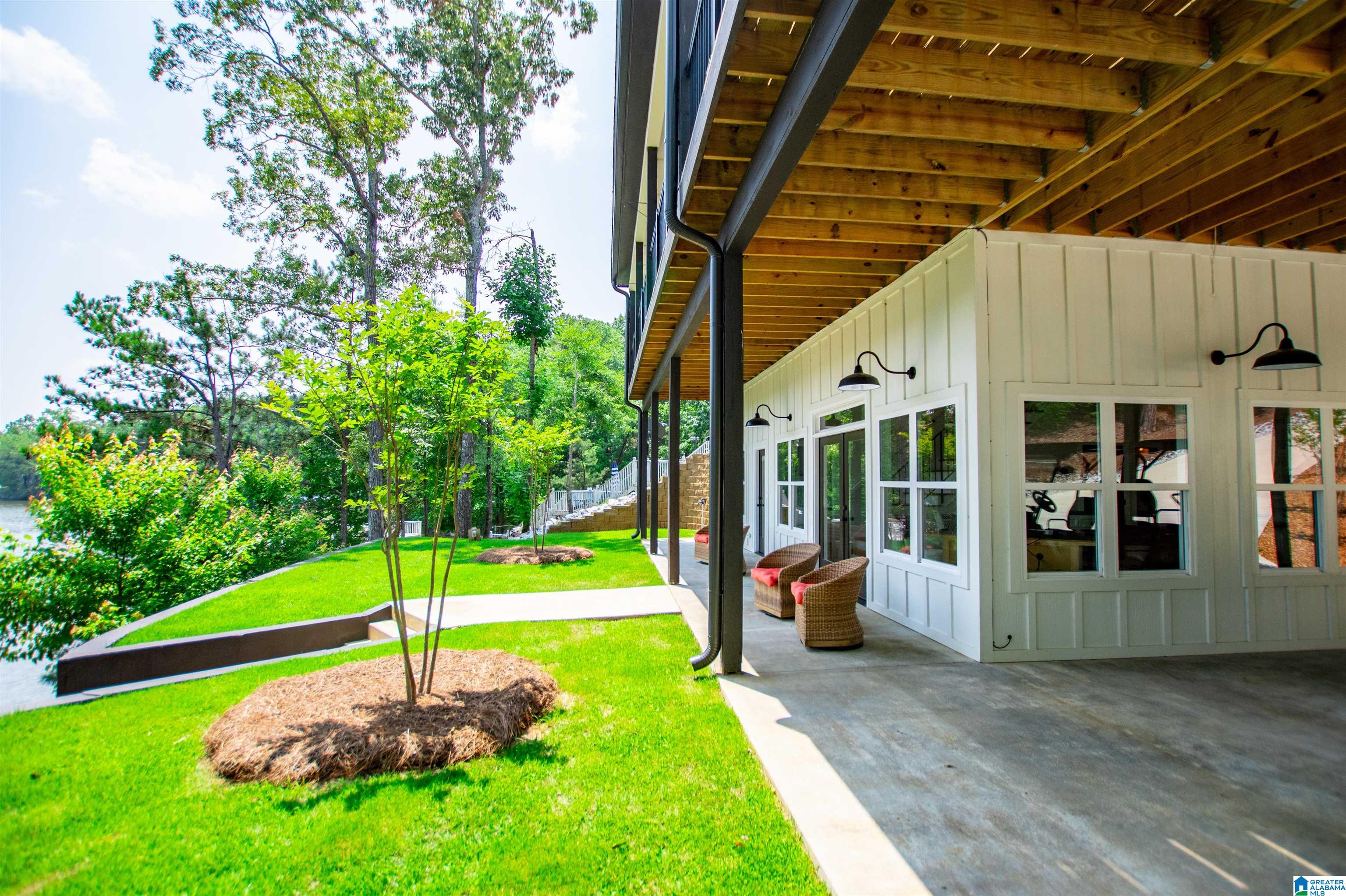 423 PINEYWOODS DRIVE