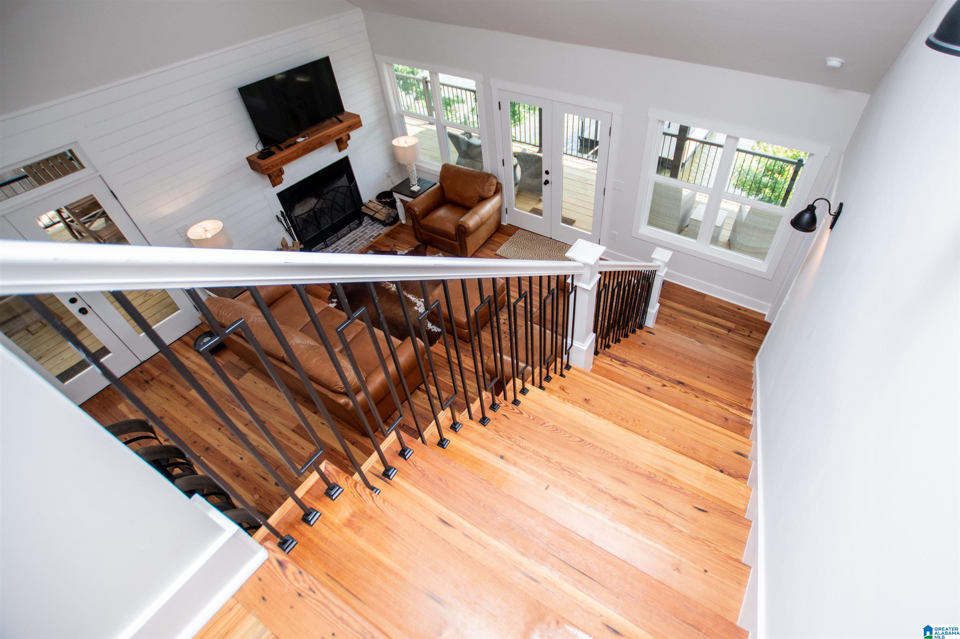 423 PINEYWOODS DRIVE