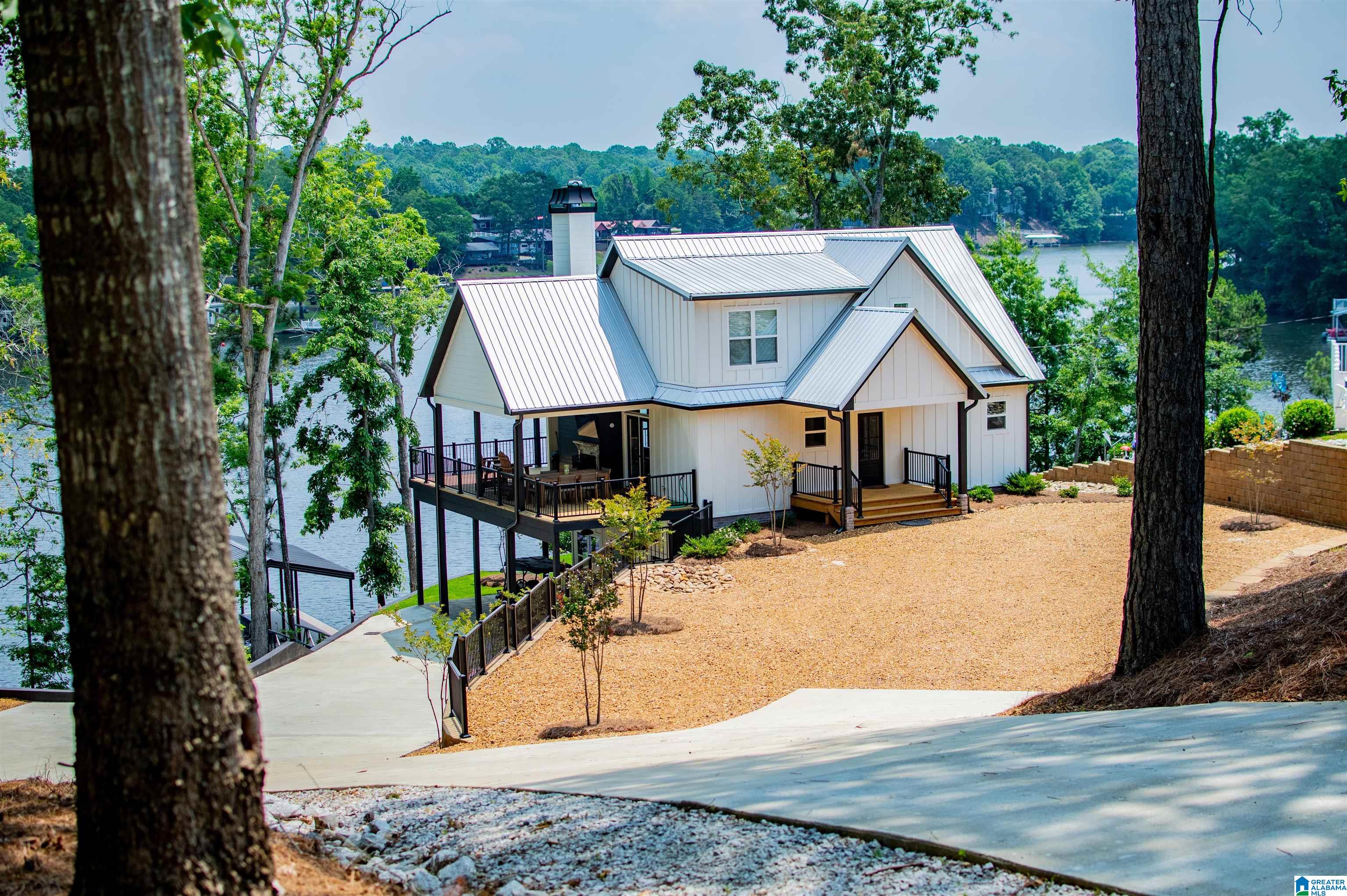 423 PINEYWOODS DRIVE
