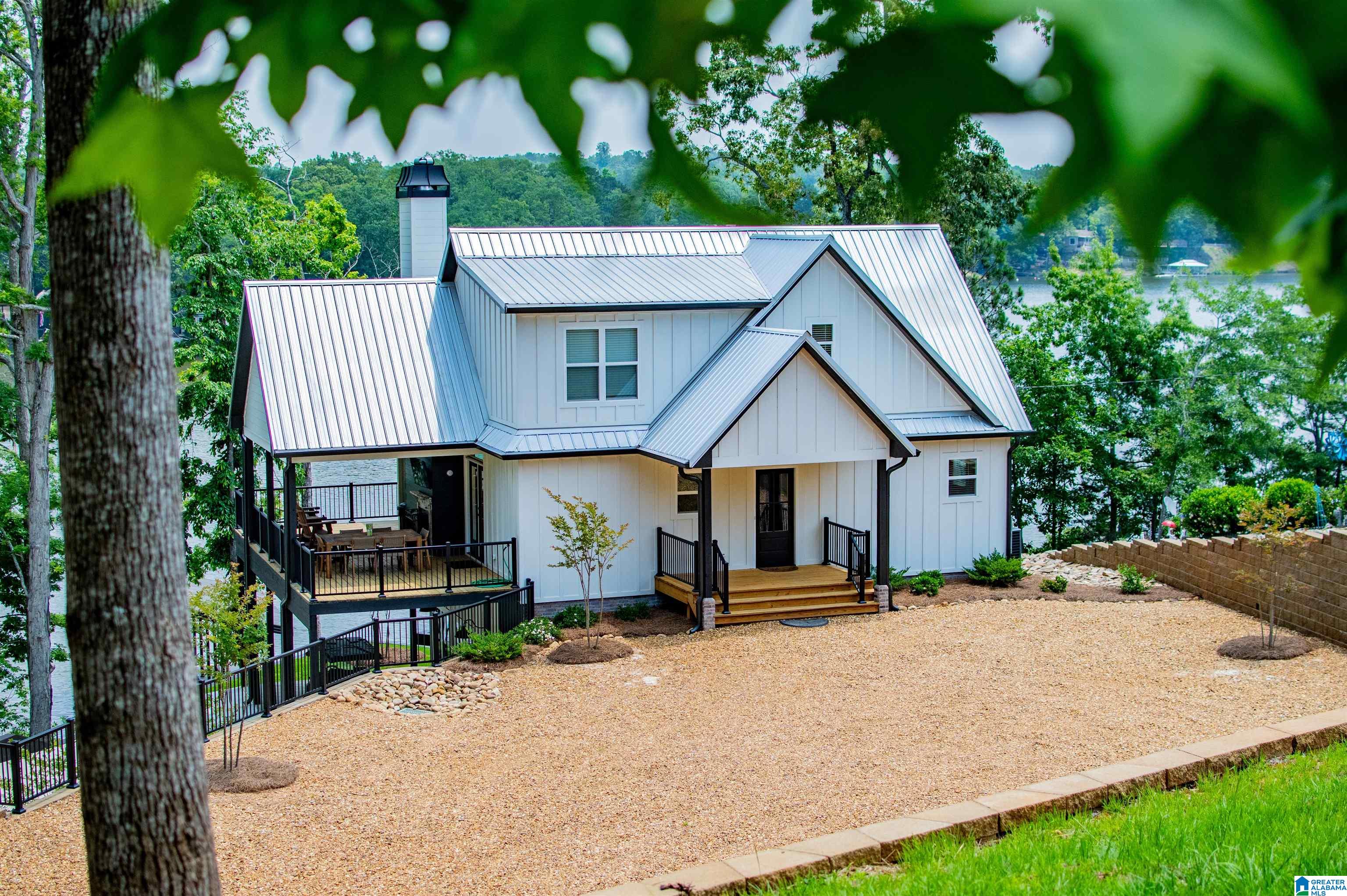 423 PINEYWOODS DRIVE