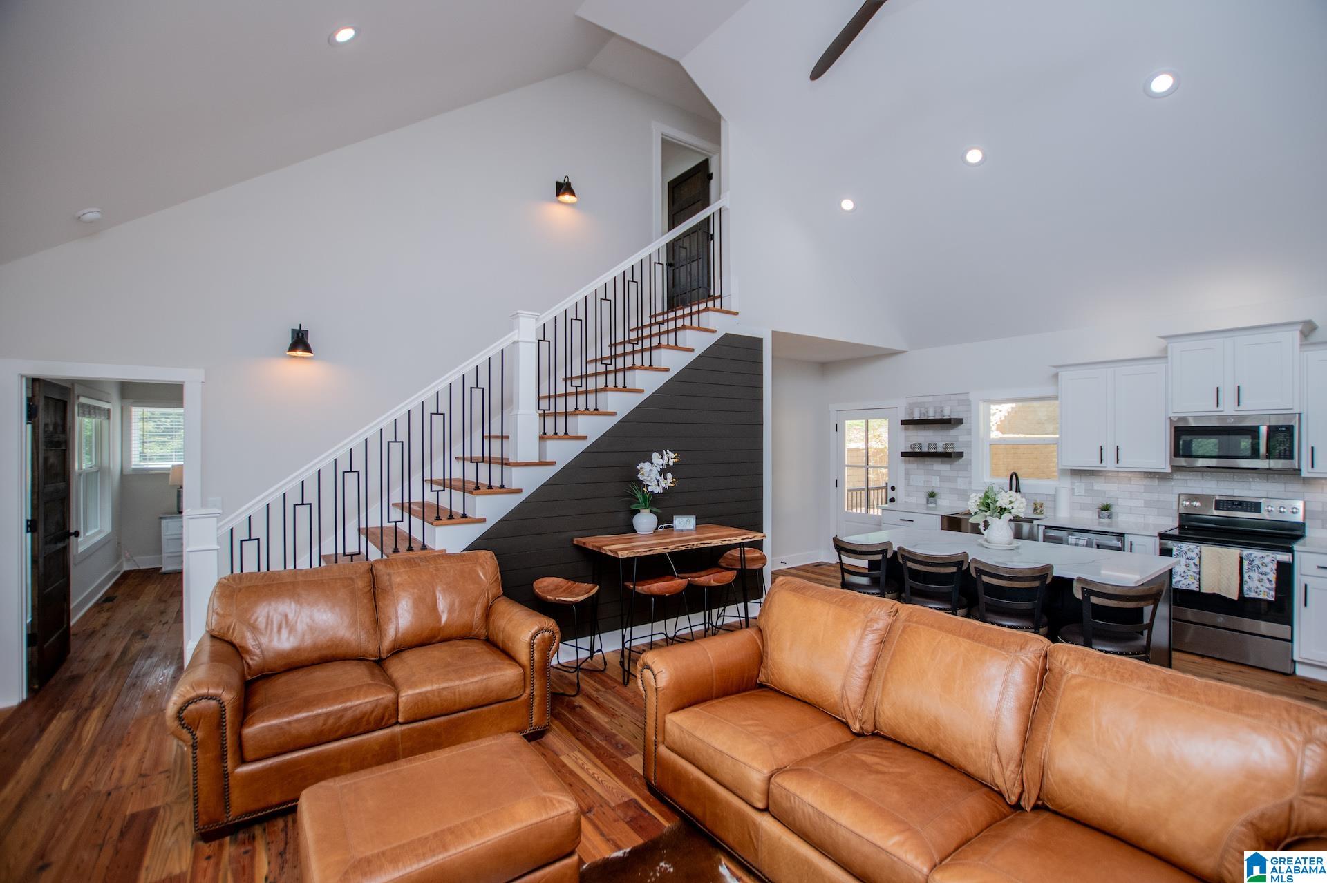 423 PINEYWOODS DRIVE
