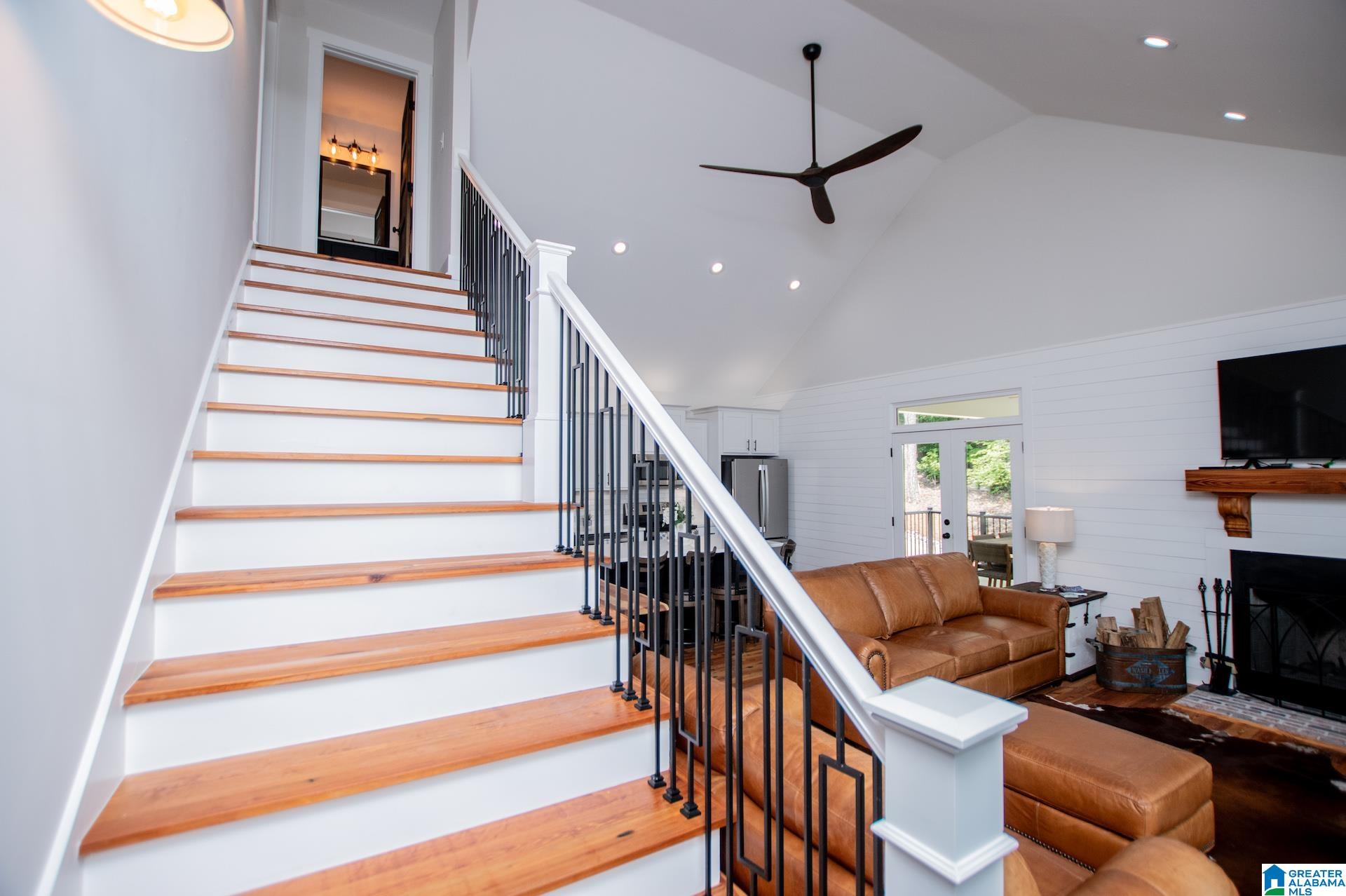 423 PINEYWOODS DRIVE