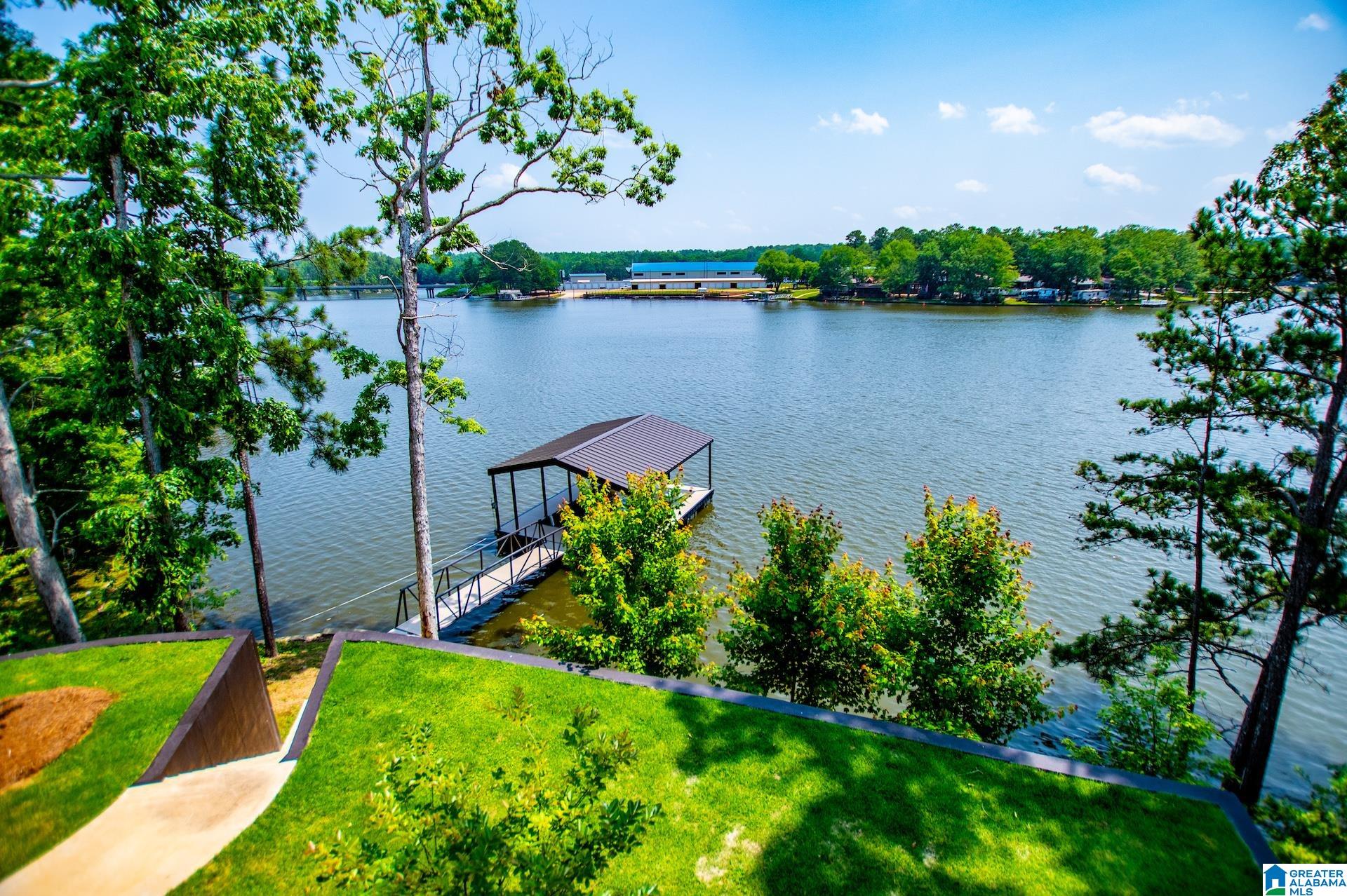 423 PINEYWOODS DRIVE