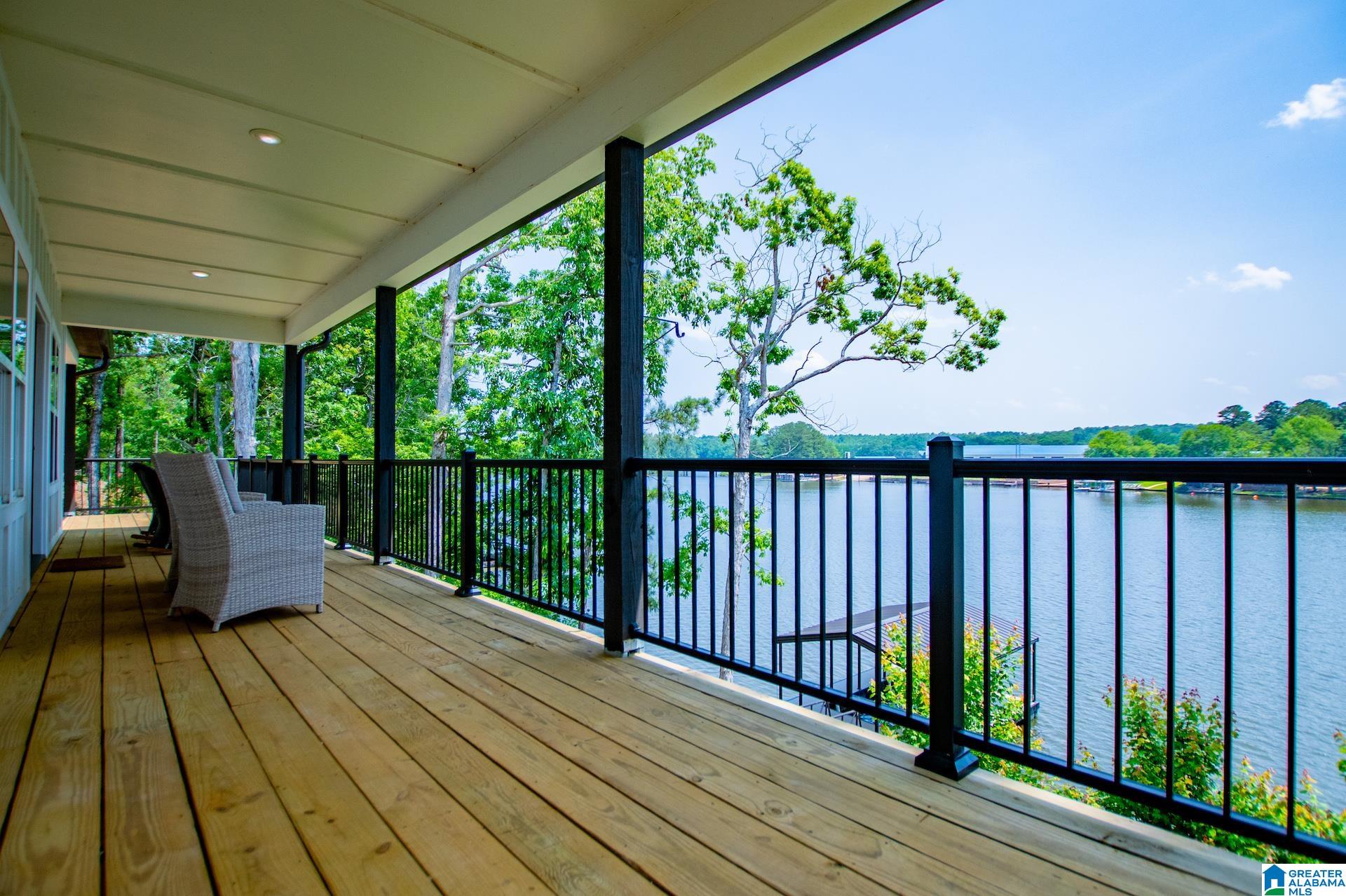423 PINEYWOODS DRIVE