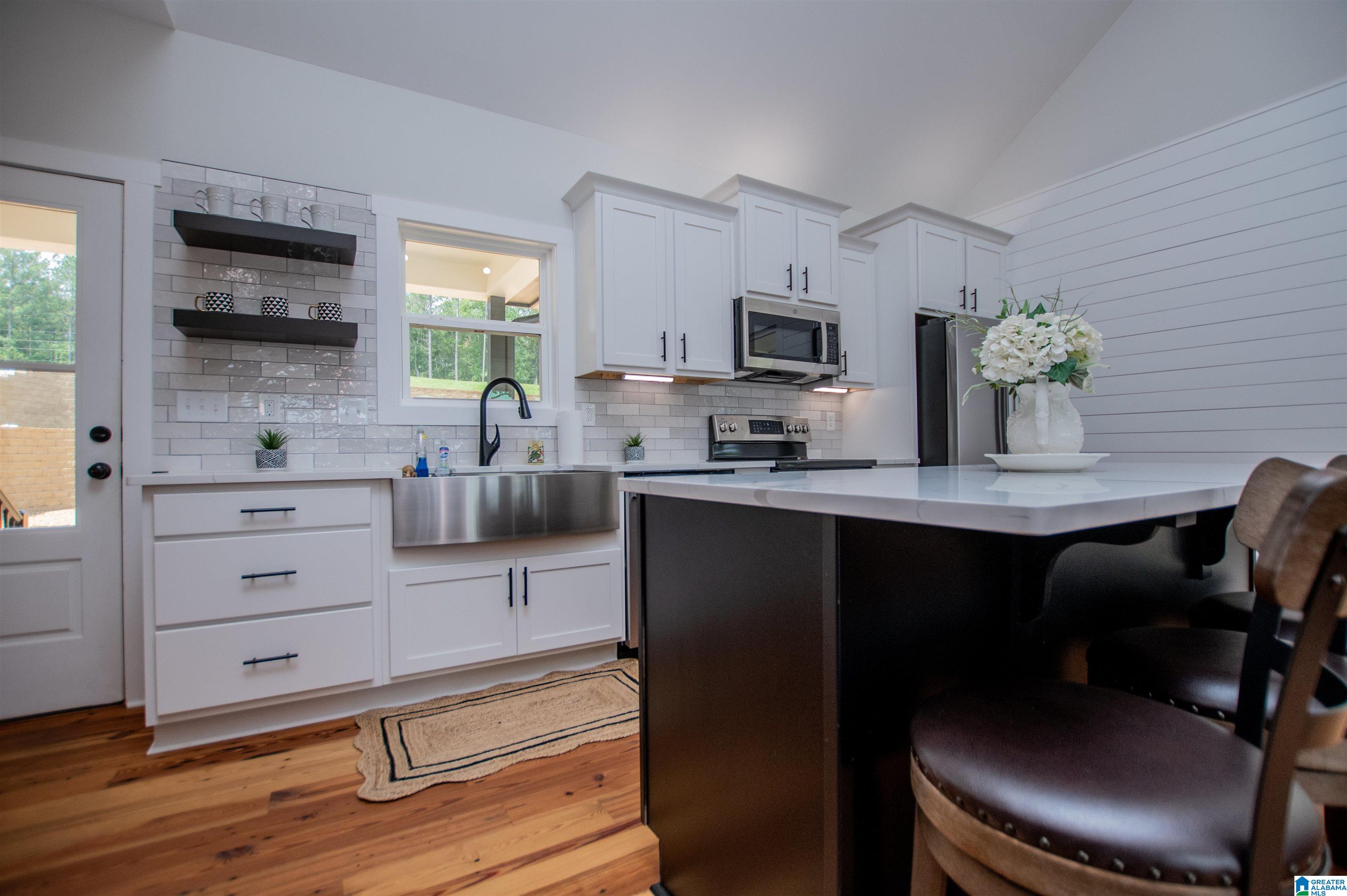 423 PINEYWOODS DRIVE