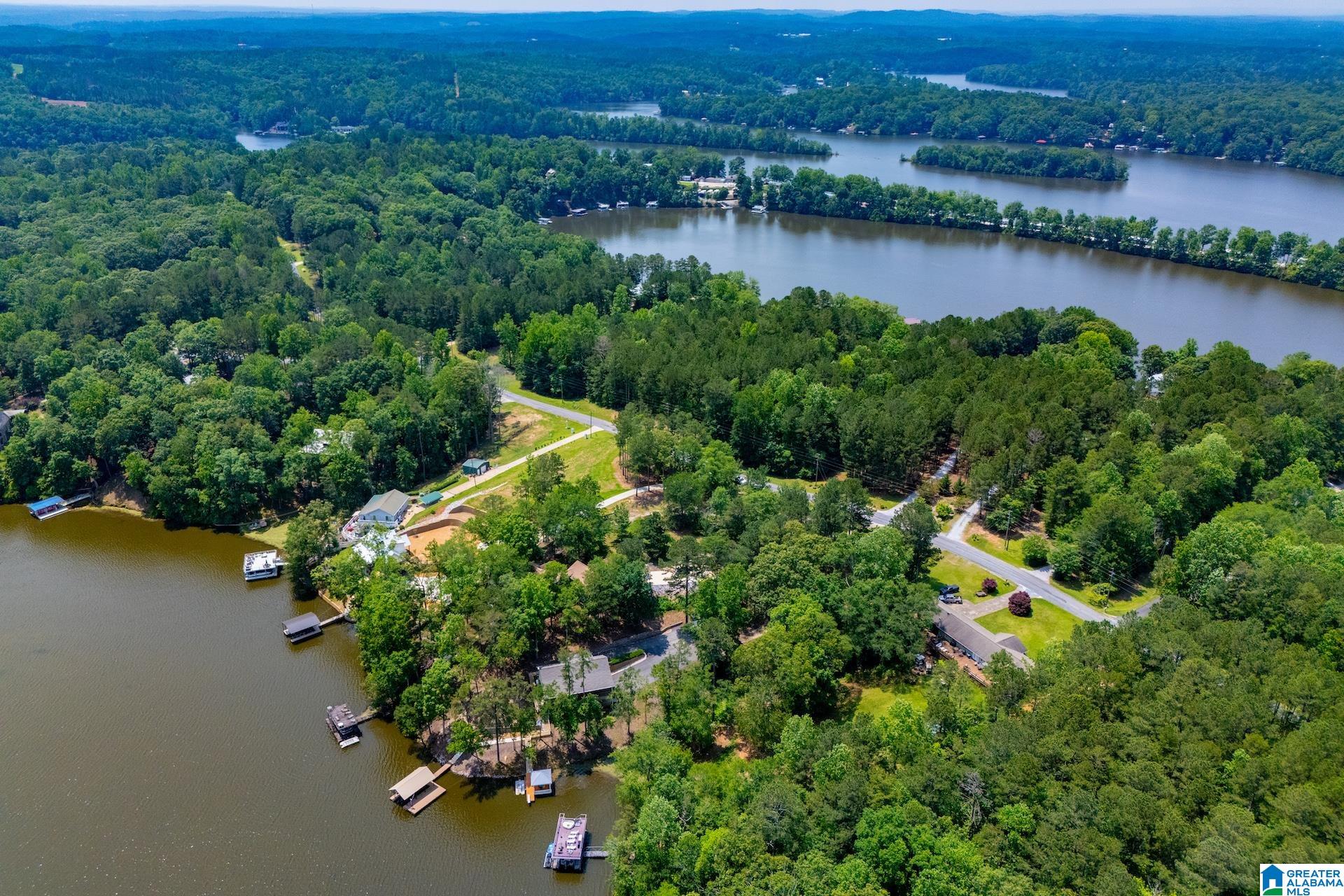 423 PINEYWOODS DRIVE