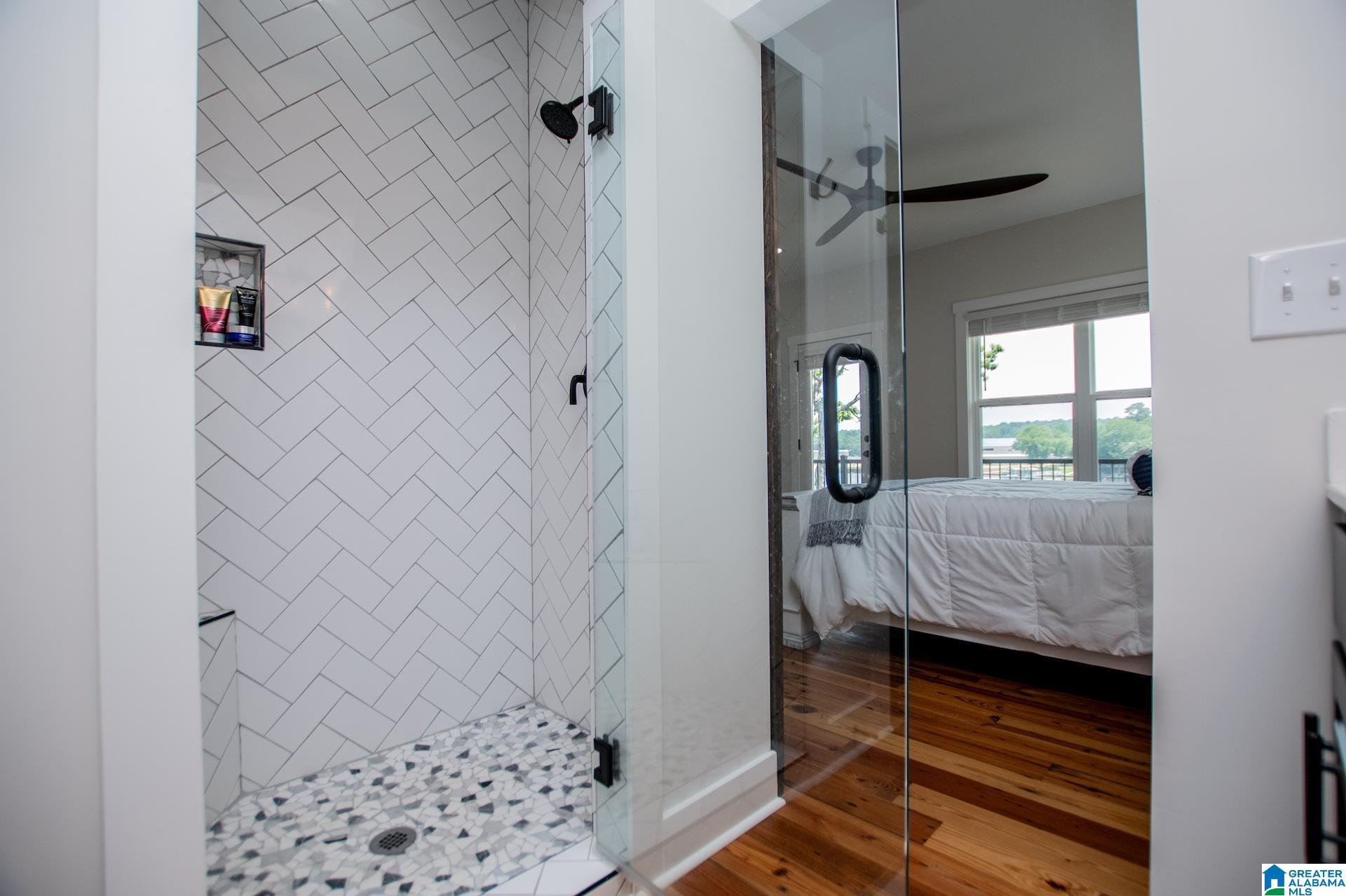423 PINEYWOODS DRIVE