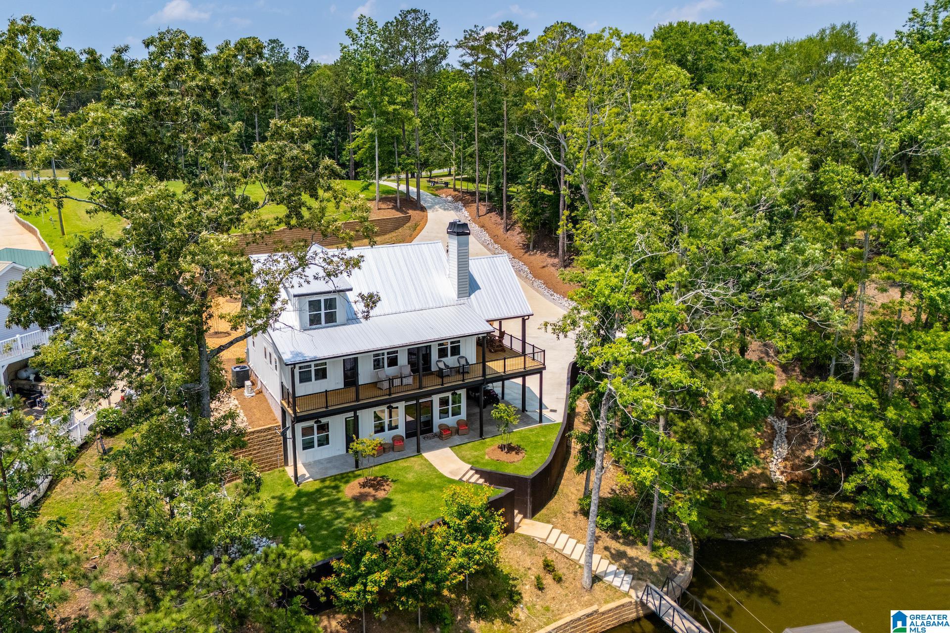 423 PINEYWOODS DRIVE