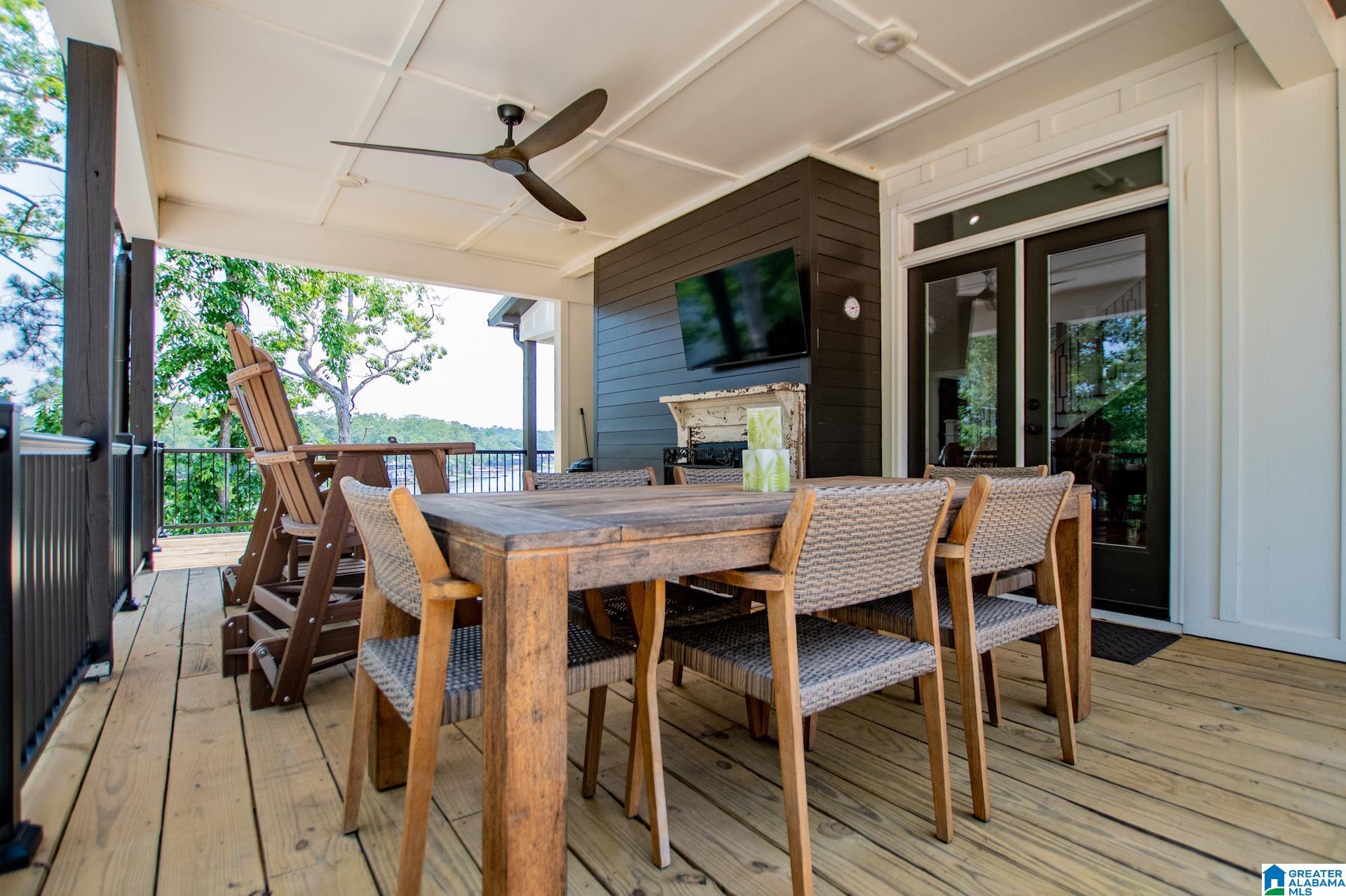 423 PINEYWOODS DRIVE
