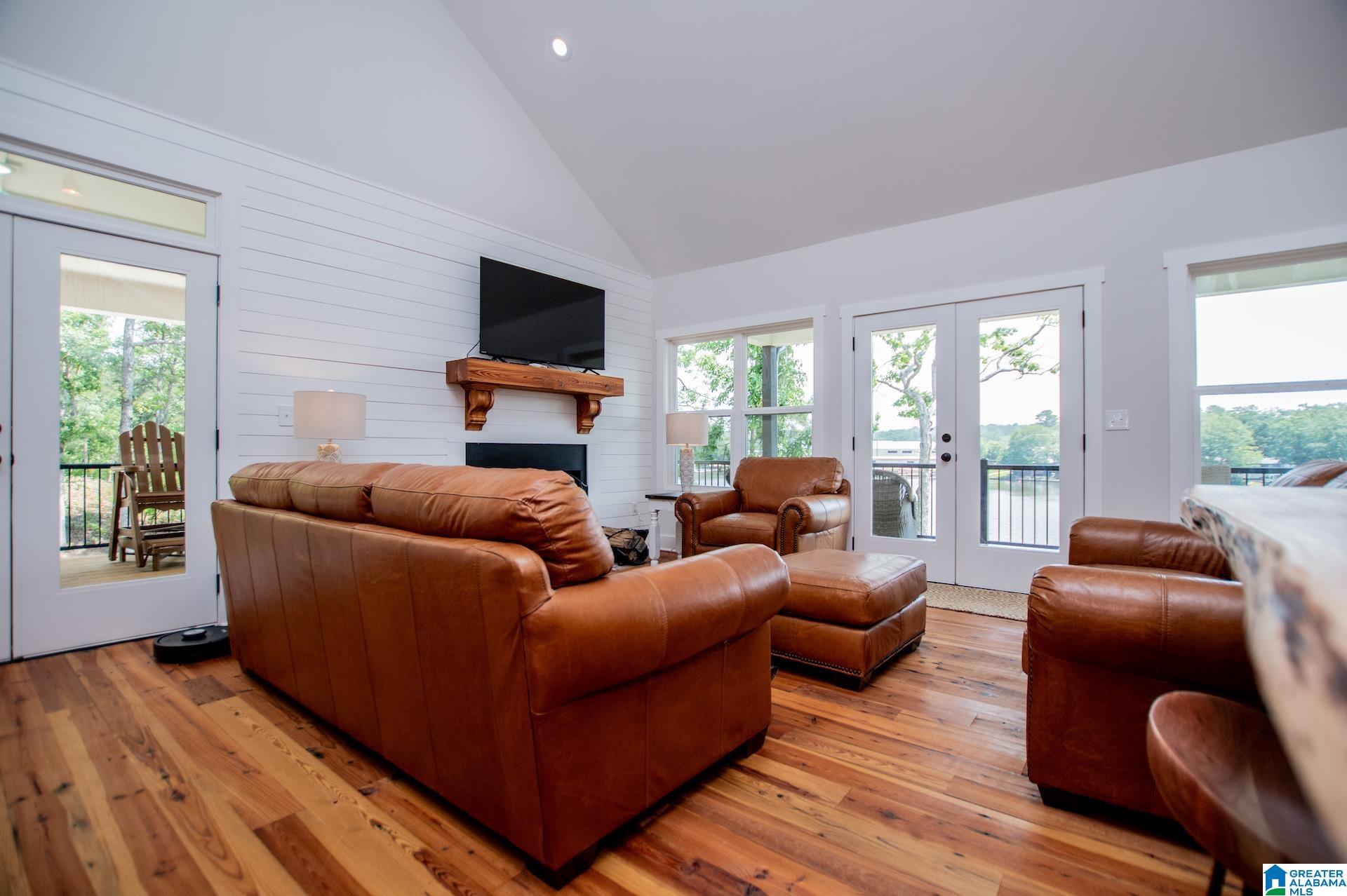 423 PINEYWOODS DRIVE