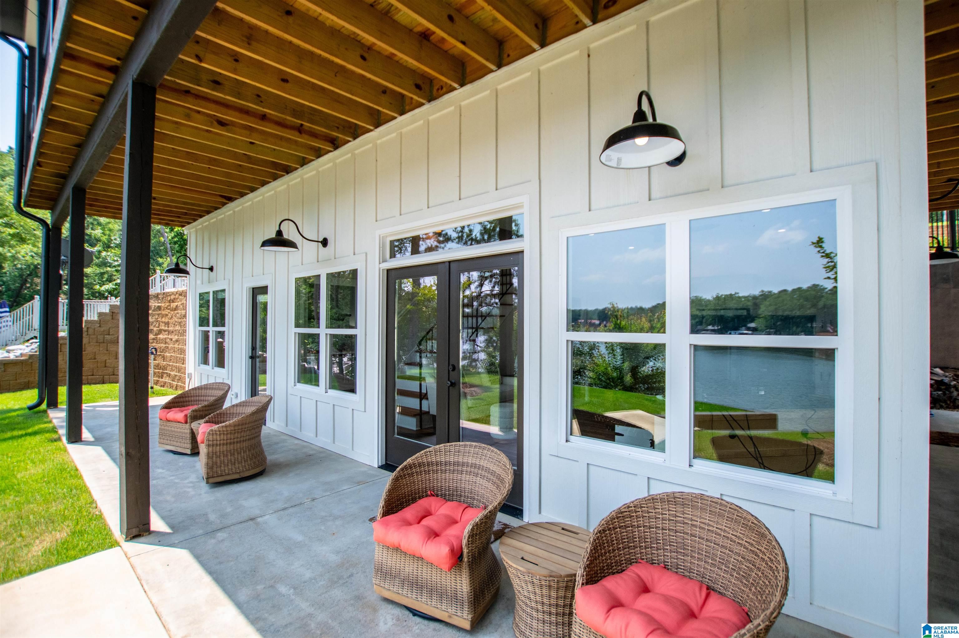 423 PINEYWOODS DRIVE