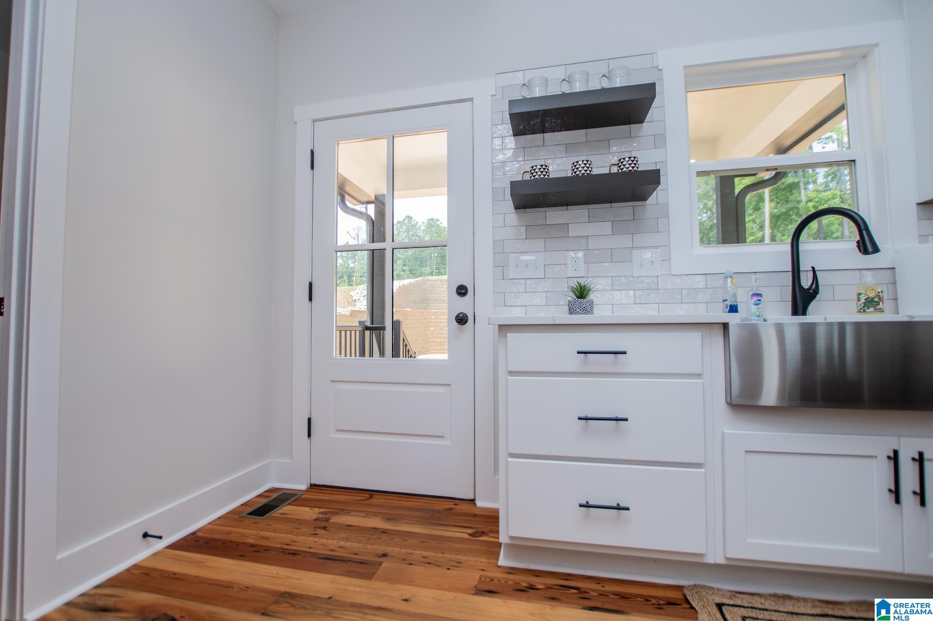 423 PINEYWOODS DRIVE