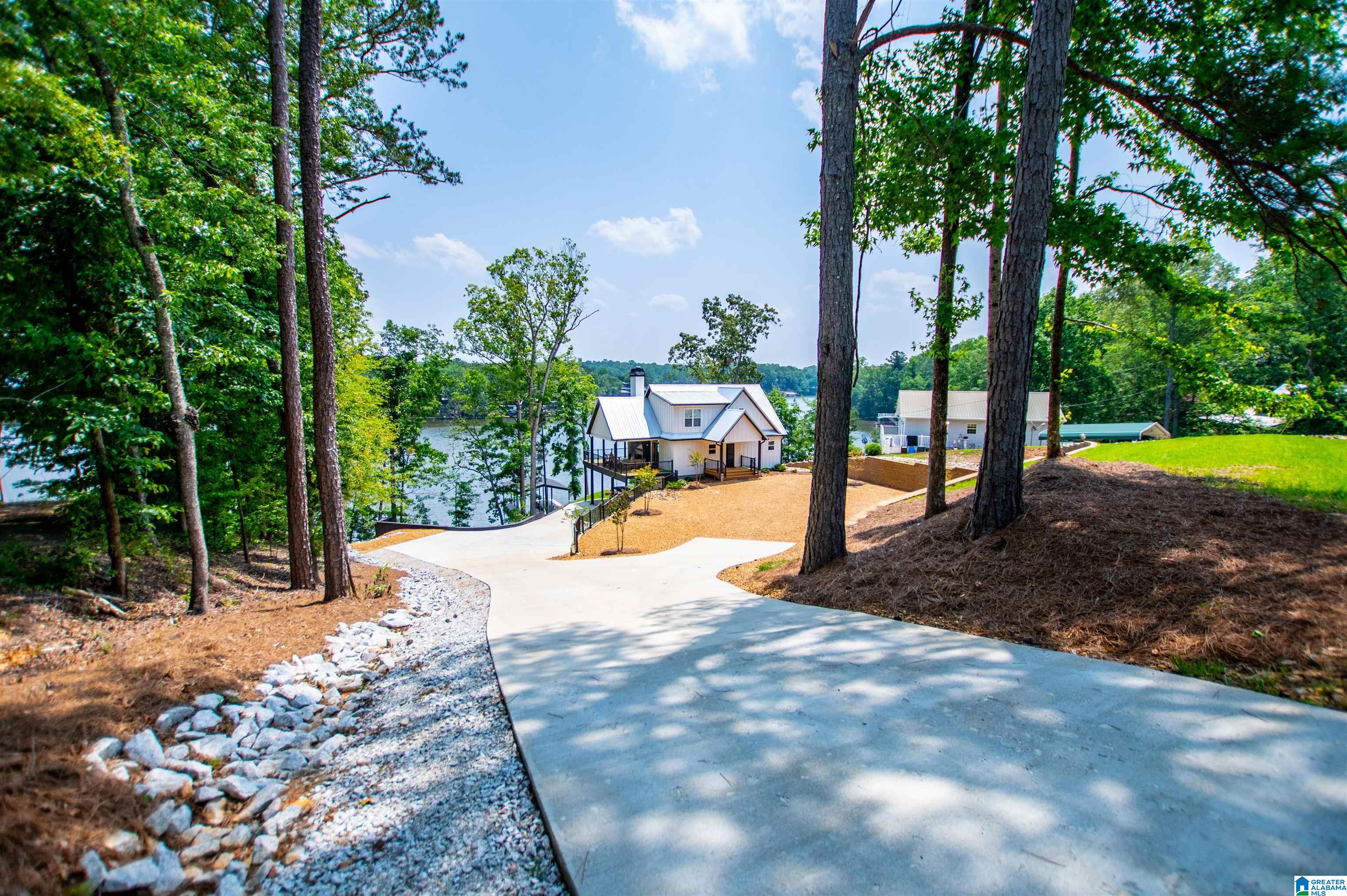 423 PINEYWOODS DRIVE