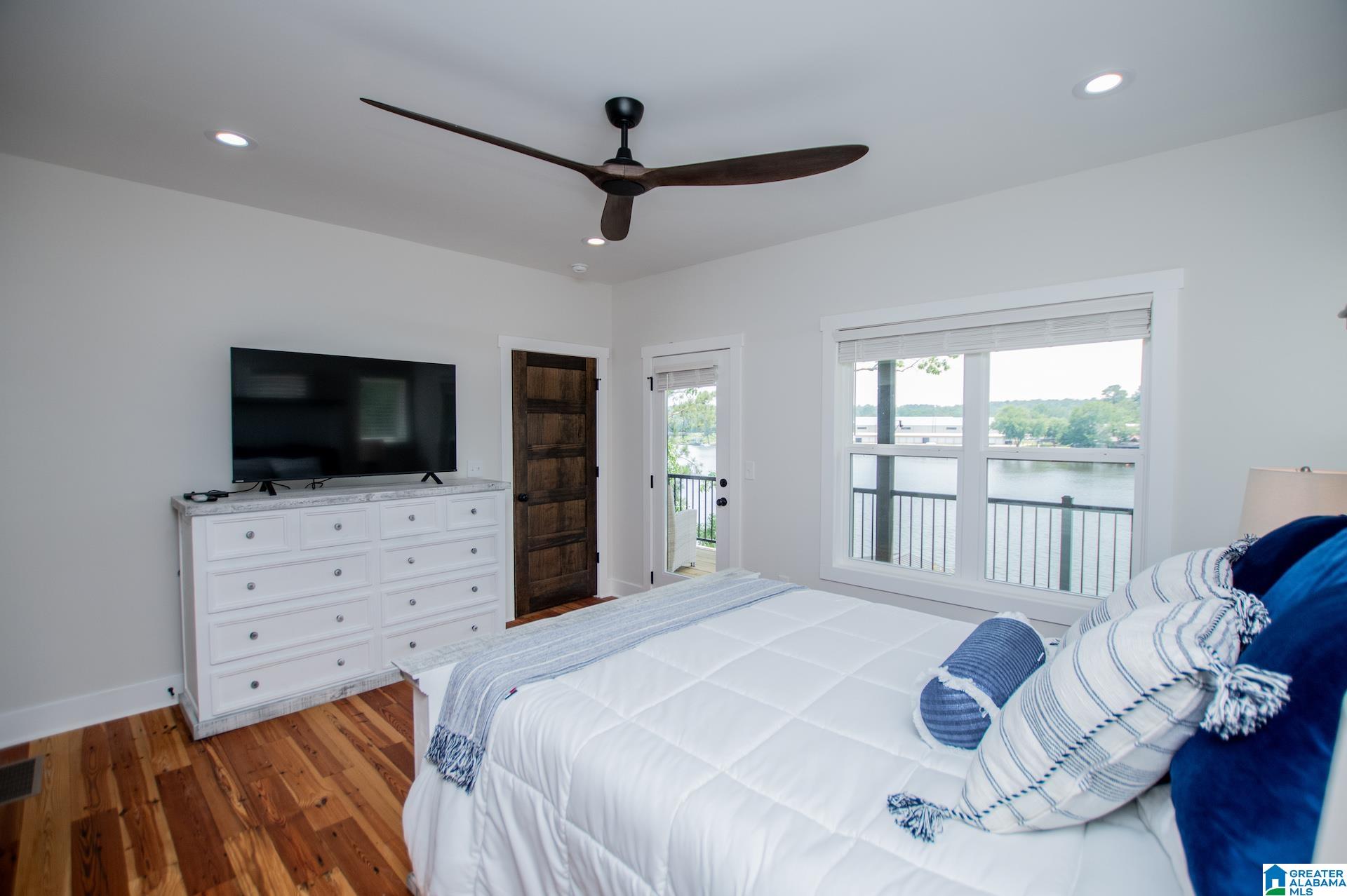 423 PINEYWOODS DRIVE