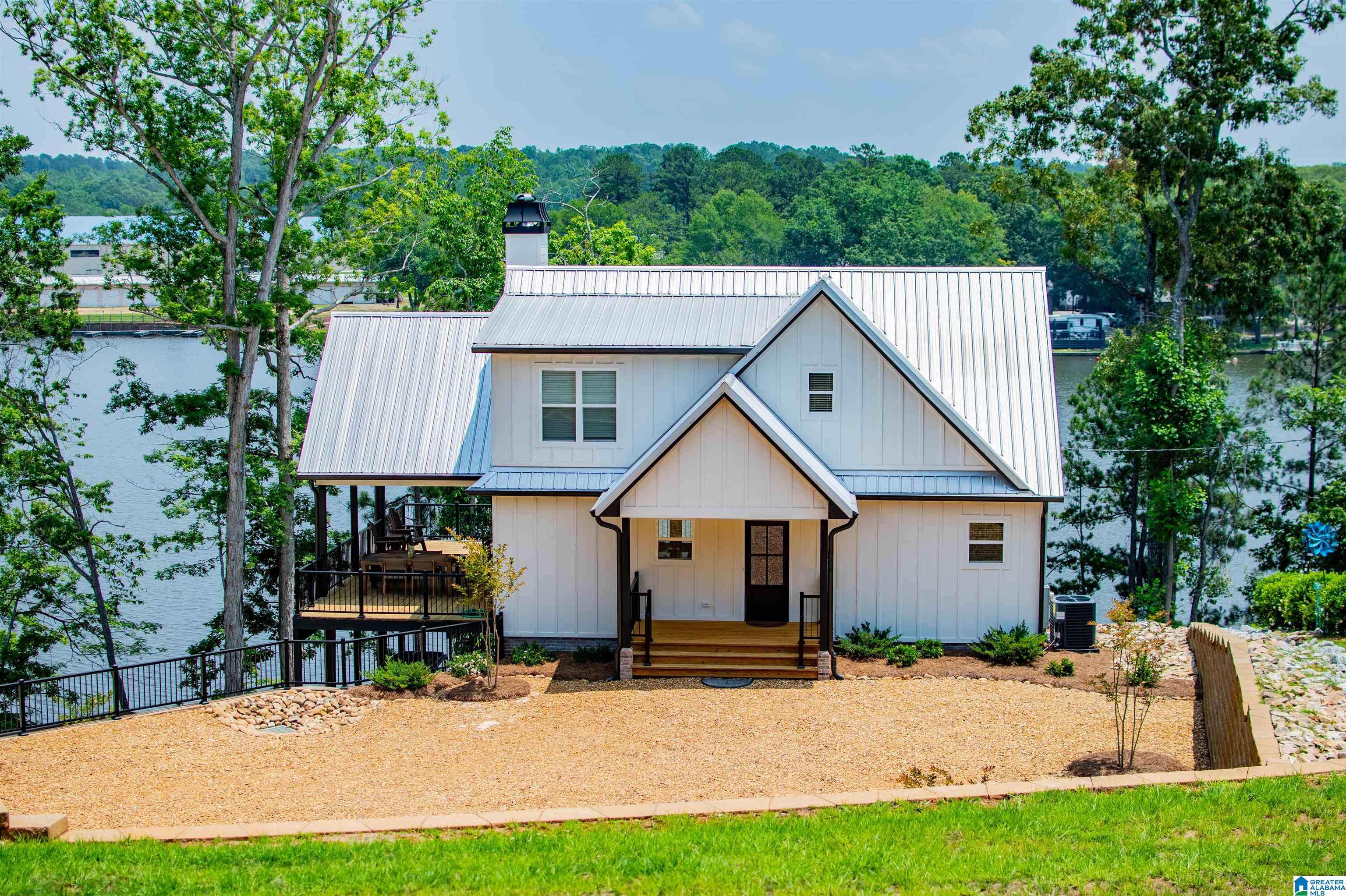 423 PINEYWOODS DRIVE