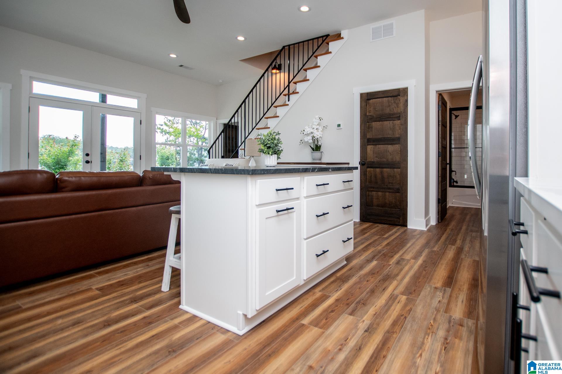 423 PINEYWOODS DRIVE