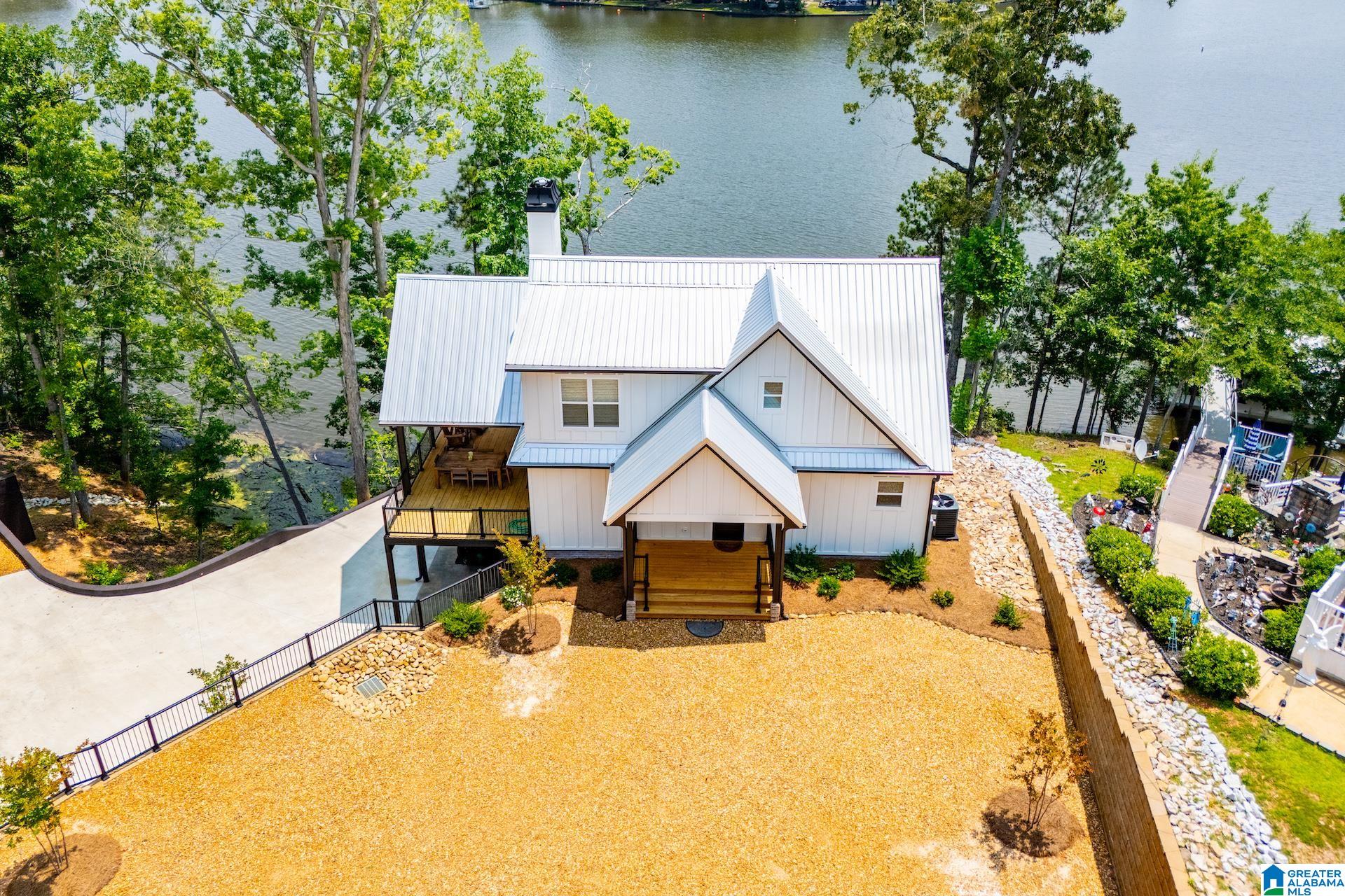 423 PINEYWOODS DRIVE