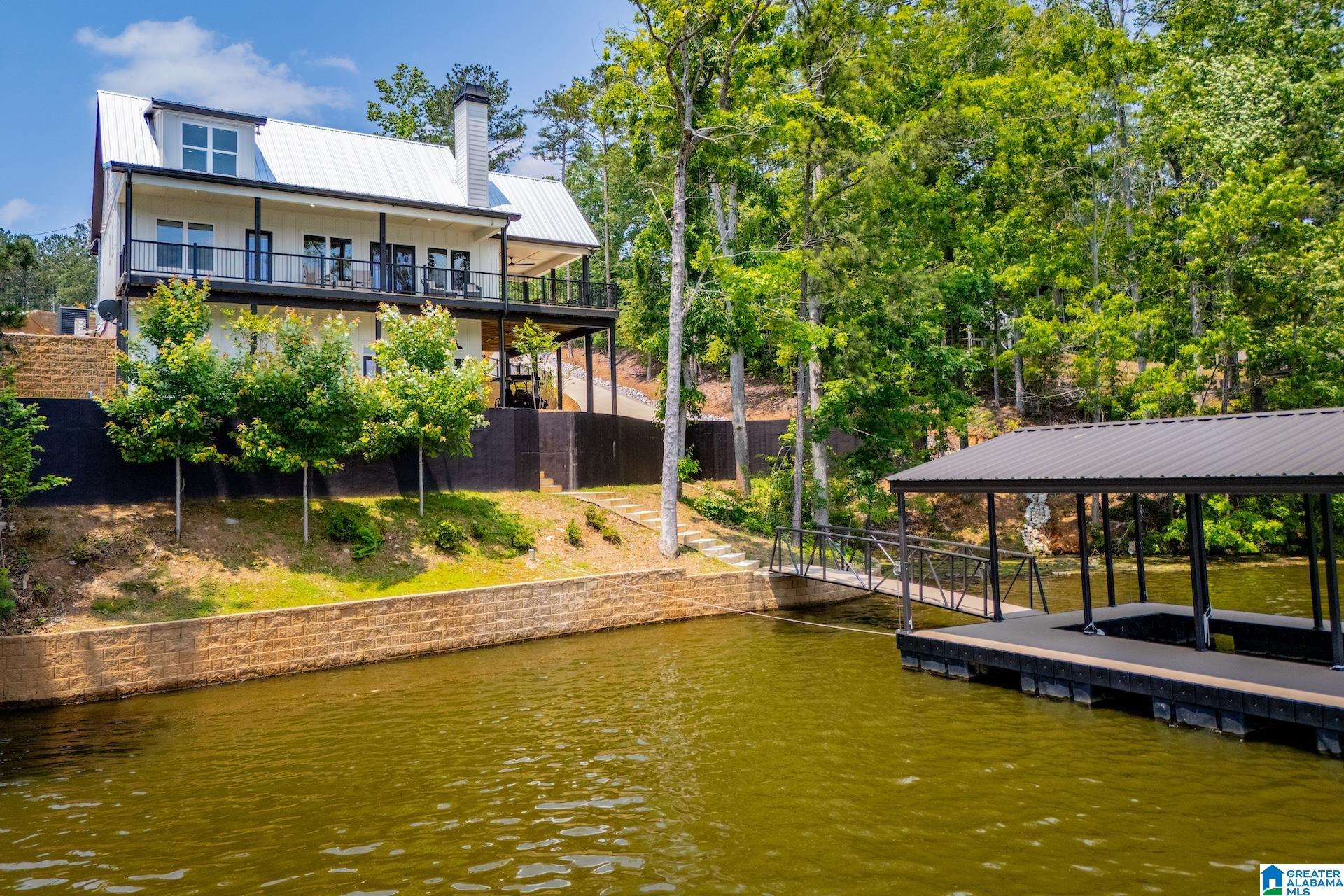 423 PINEYWOODS DRIVE