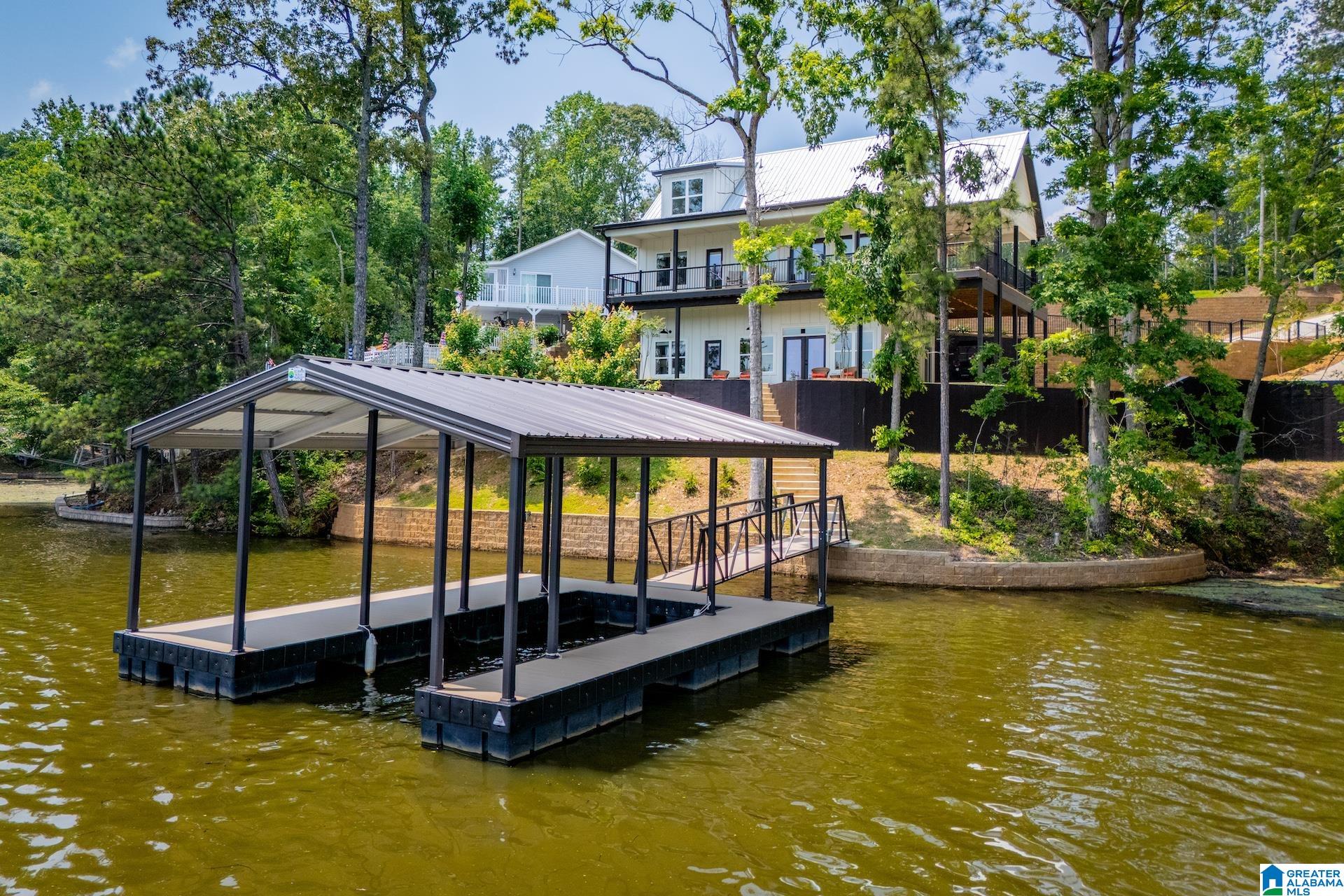 423 PINEYWOODS DRIVE