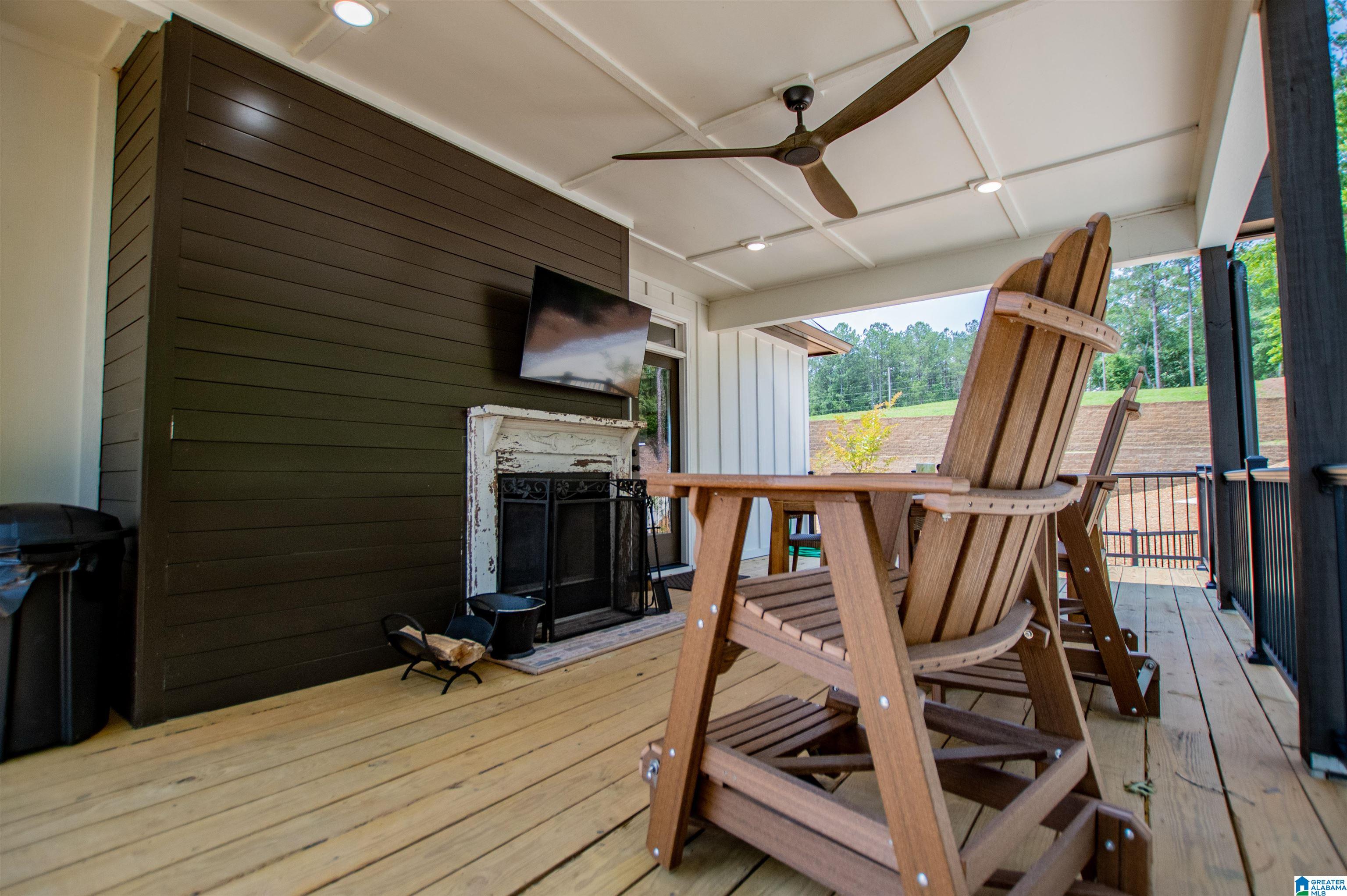 423 PINEYWOODS DRIVE