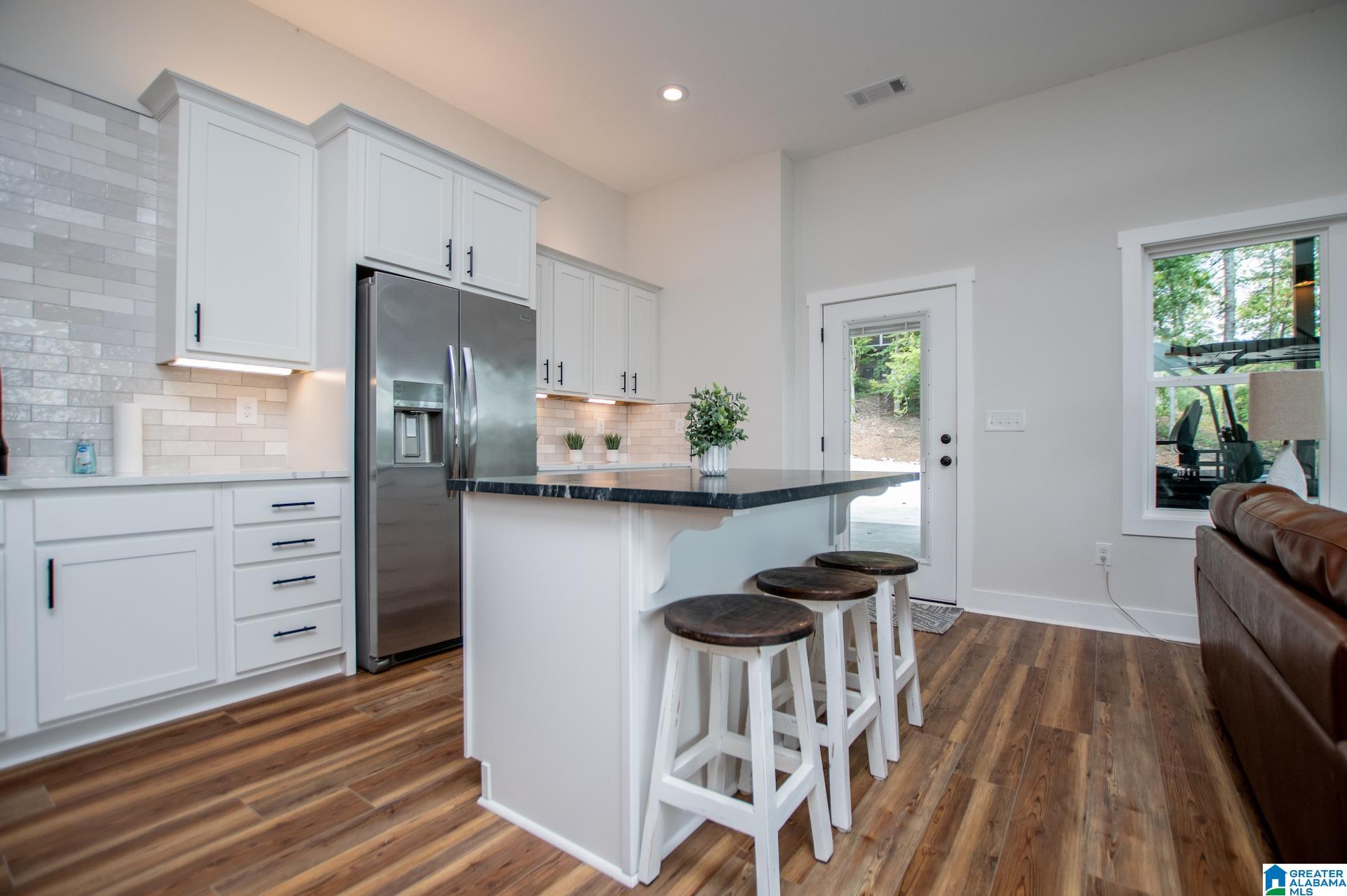 423 PINEYWOODS DRIVE